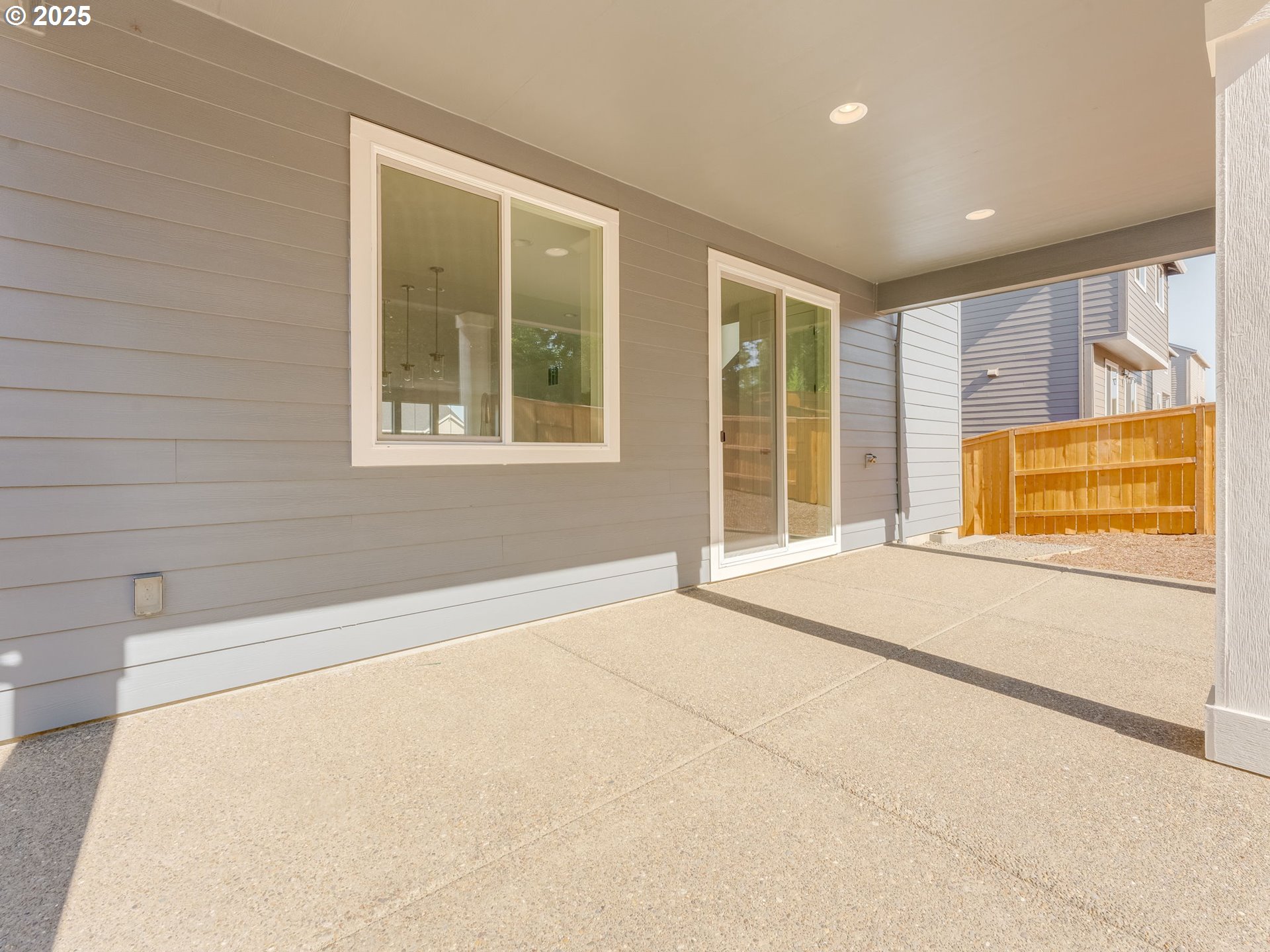 2128 NE RIDGE RUN LN