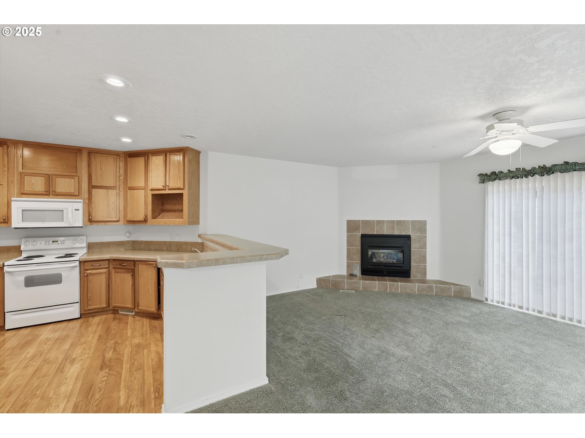 24702 E CEDAR HILL TER