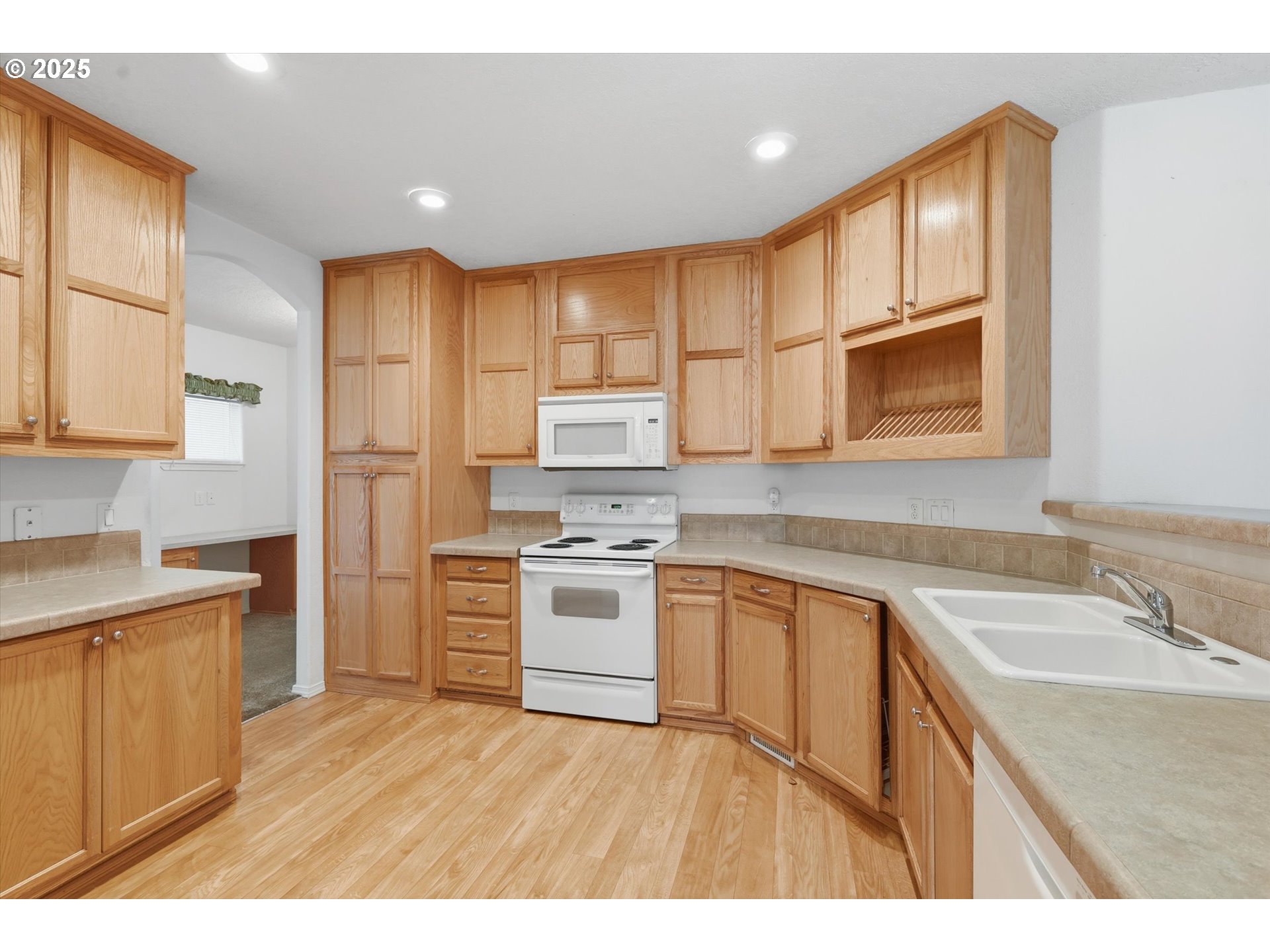 24702 E CEDAR HILL TER