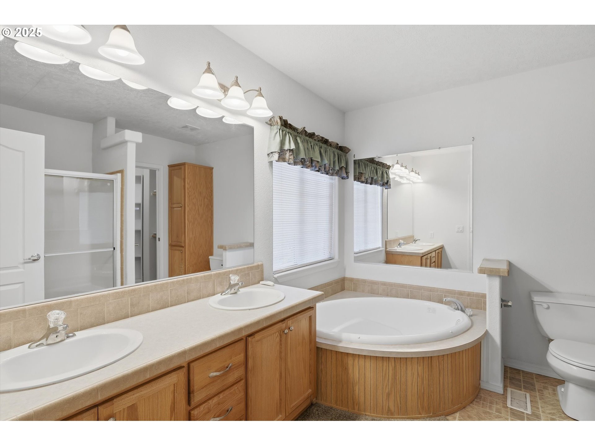 24702 E CEDAR HILL TER