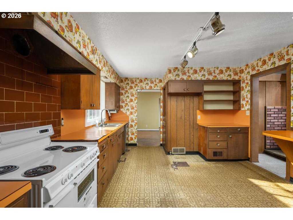 15741 S WASHINGTON ST