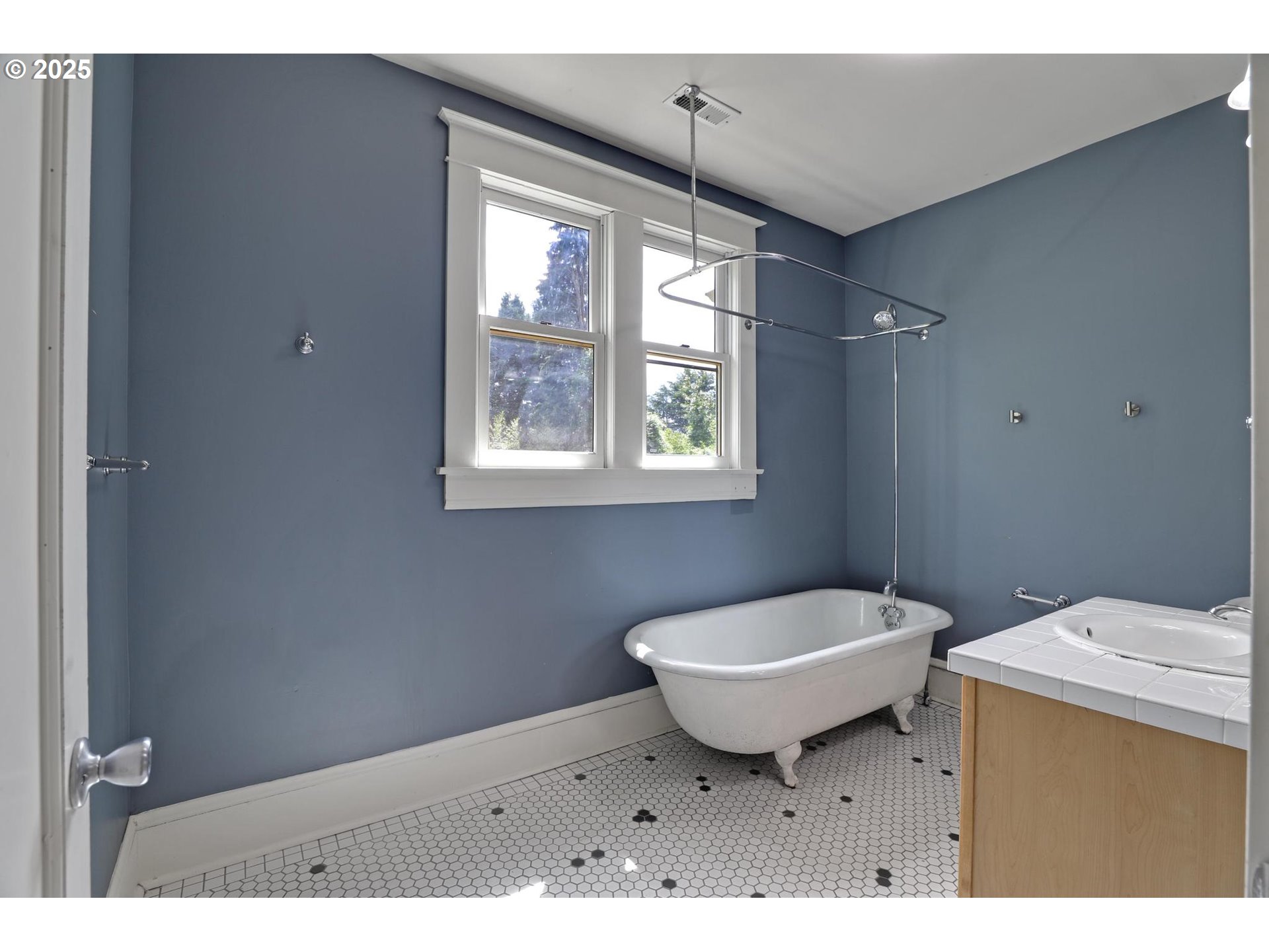 3607 NE 13TH AVE