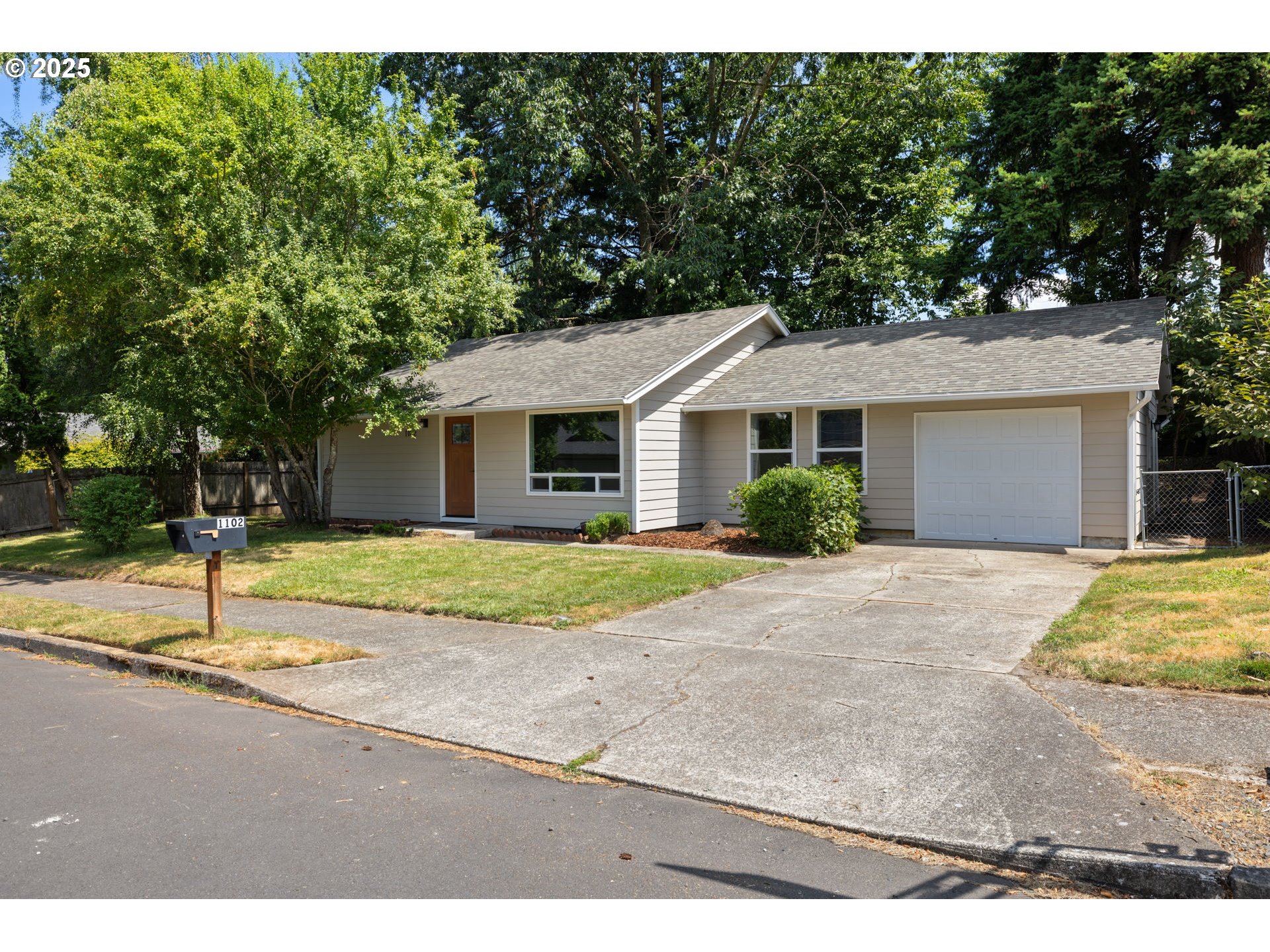 1102 SE 209TH AVE
