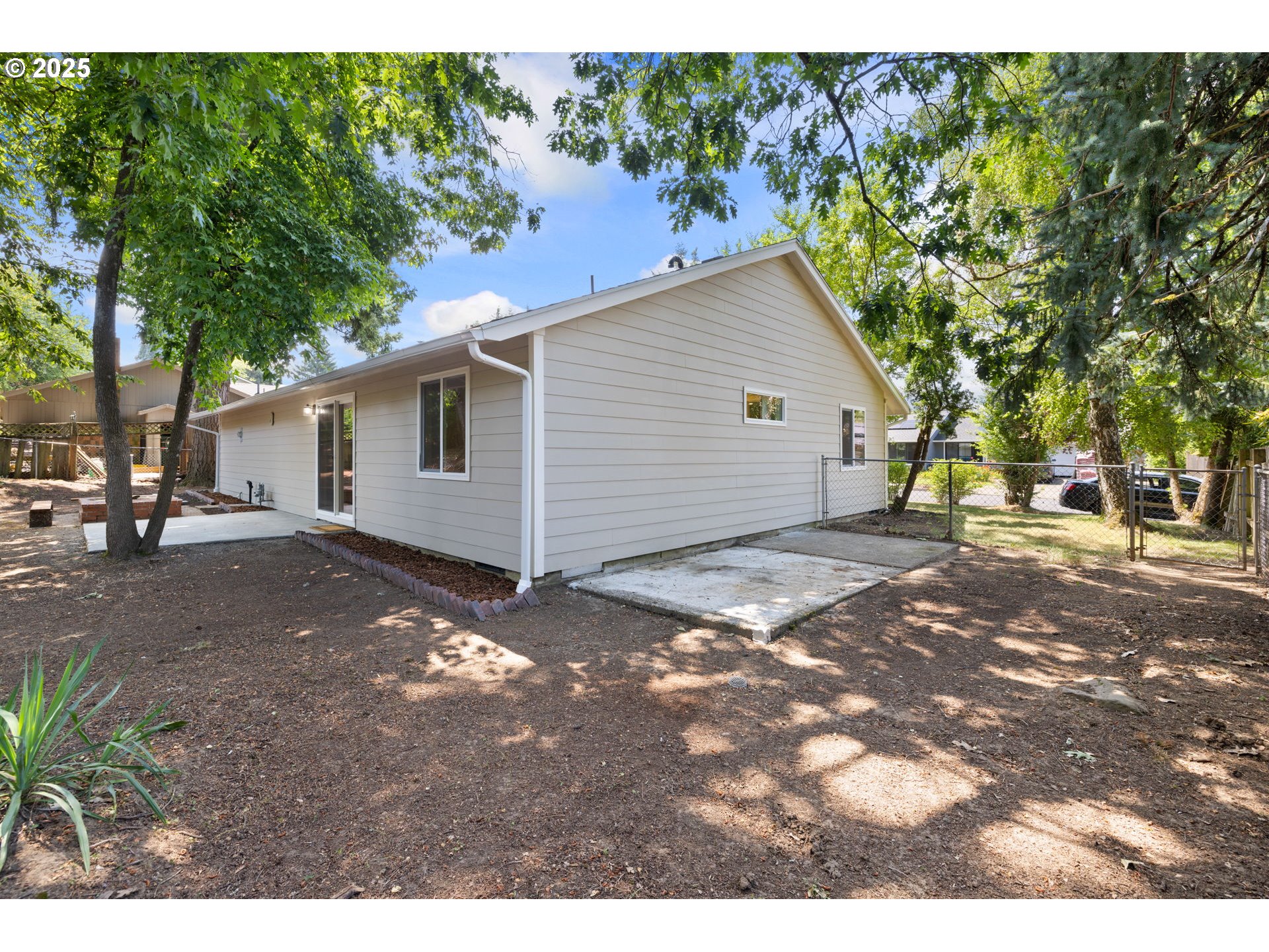1102 SE 209TH AVE