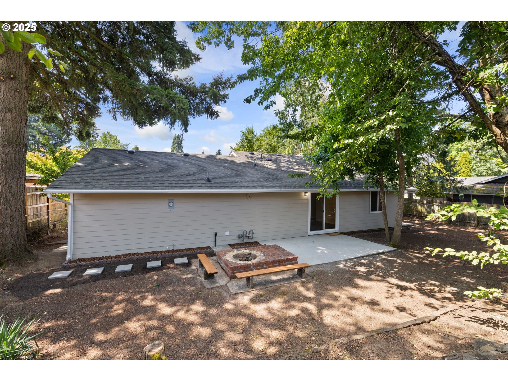 1102 SE 209TH AVE
