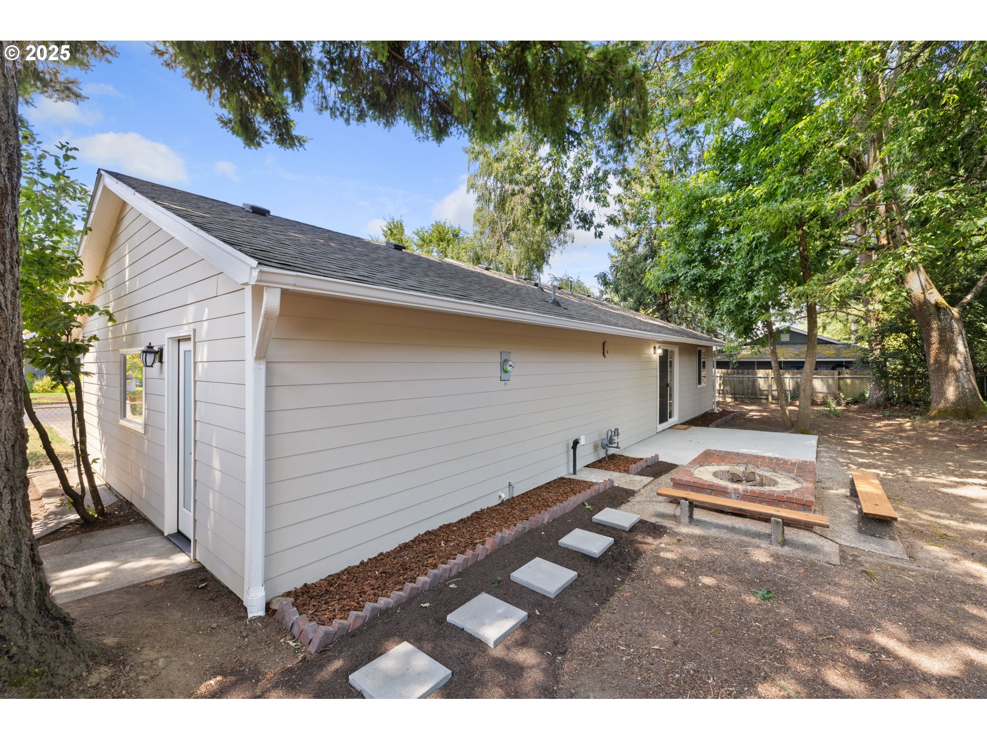 1102 SE 209TH AVE