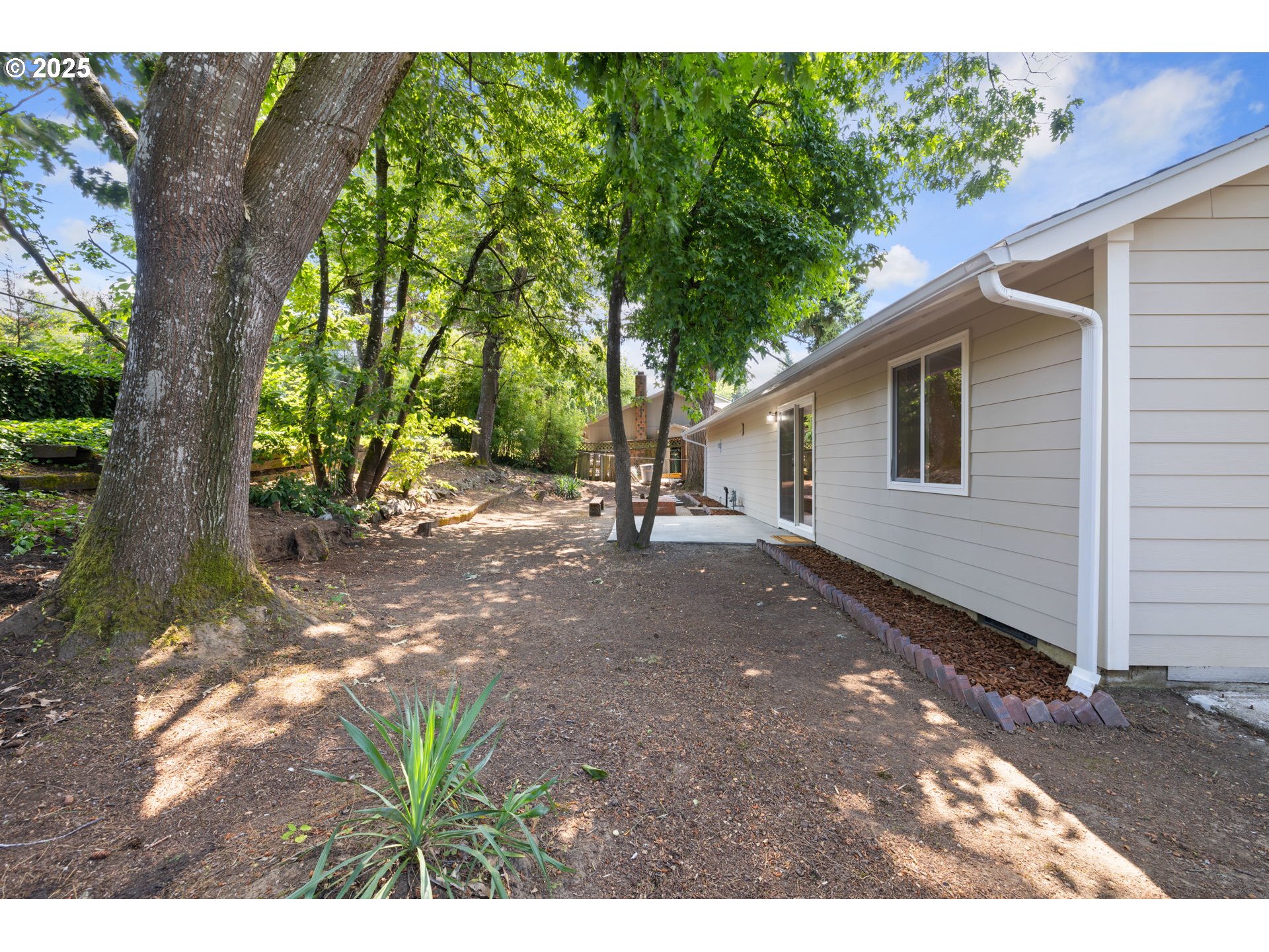 1102 SE 209TH AVE