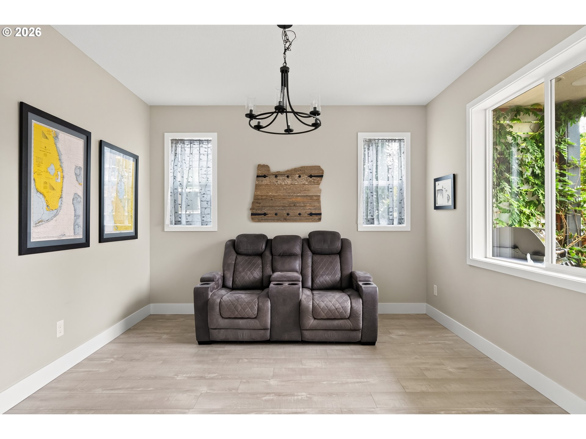 128 E TAYLOR DR
