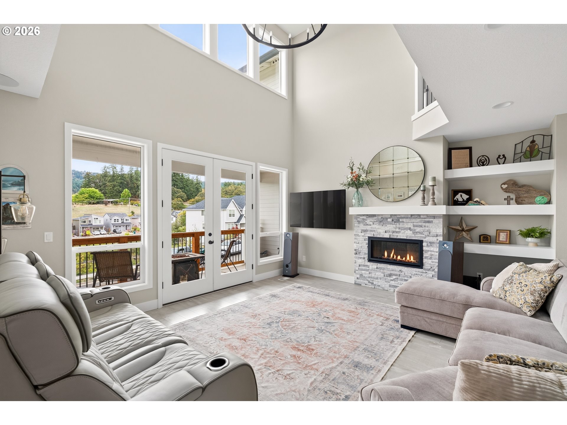 128 E TAYLOR DR