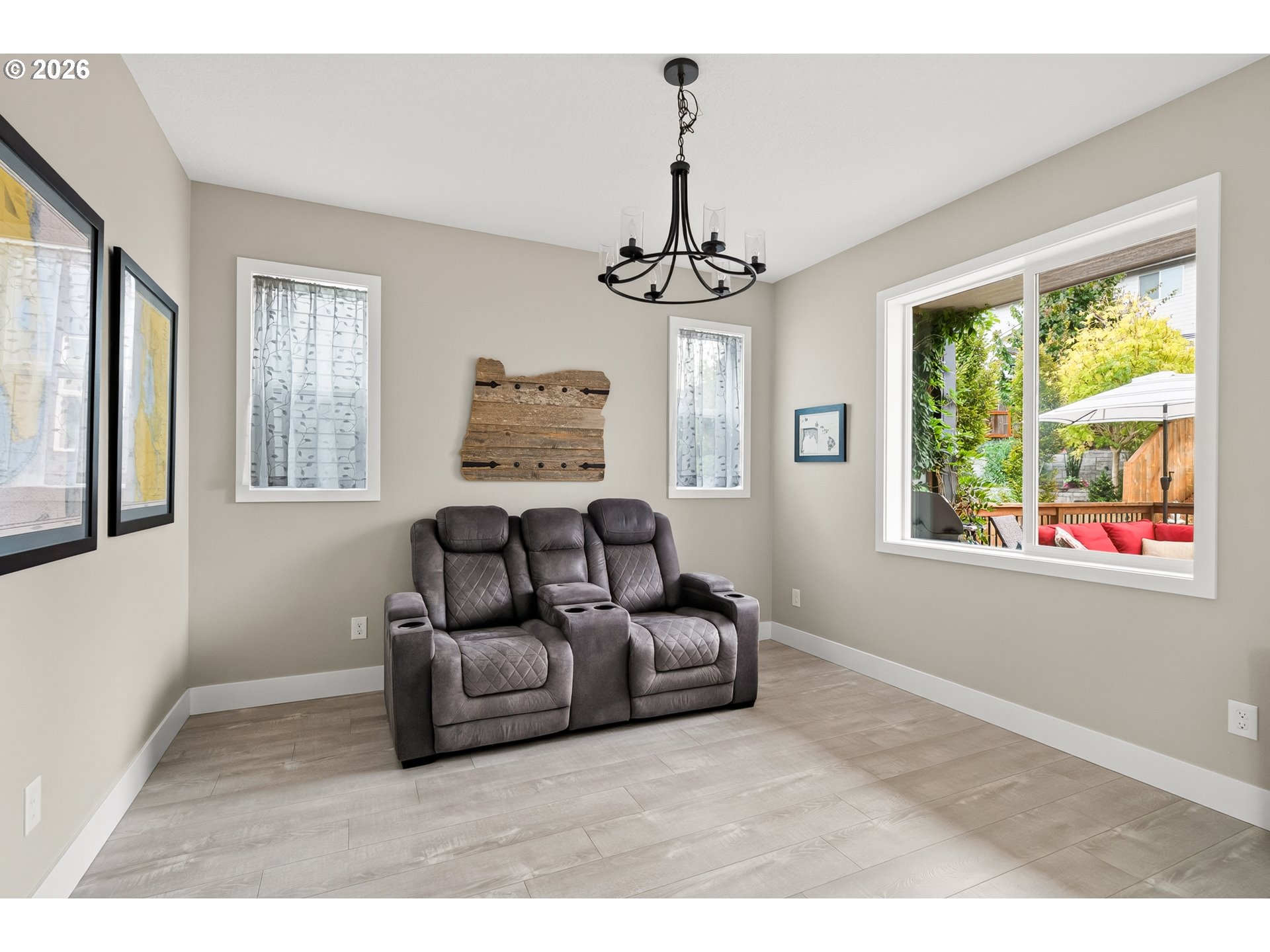 128 E TAYLOR DR