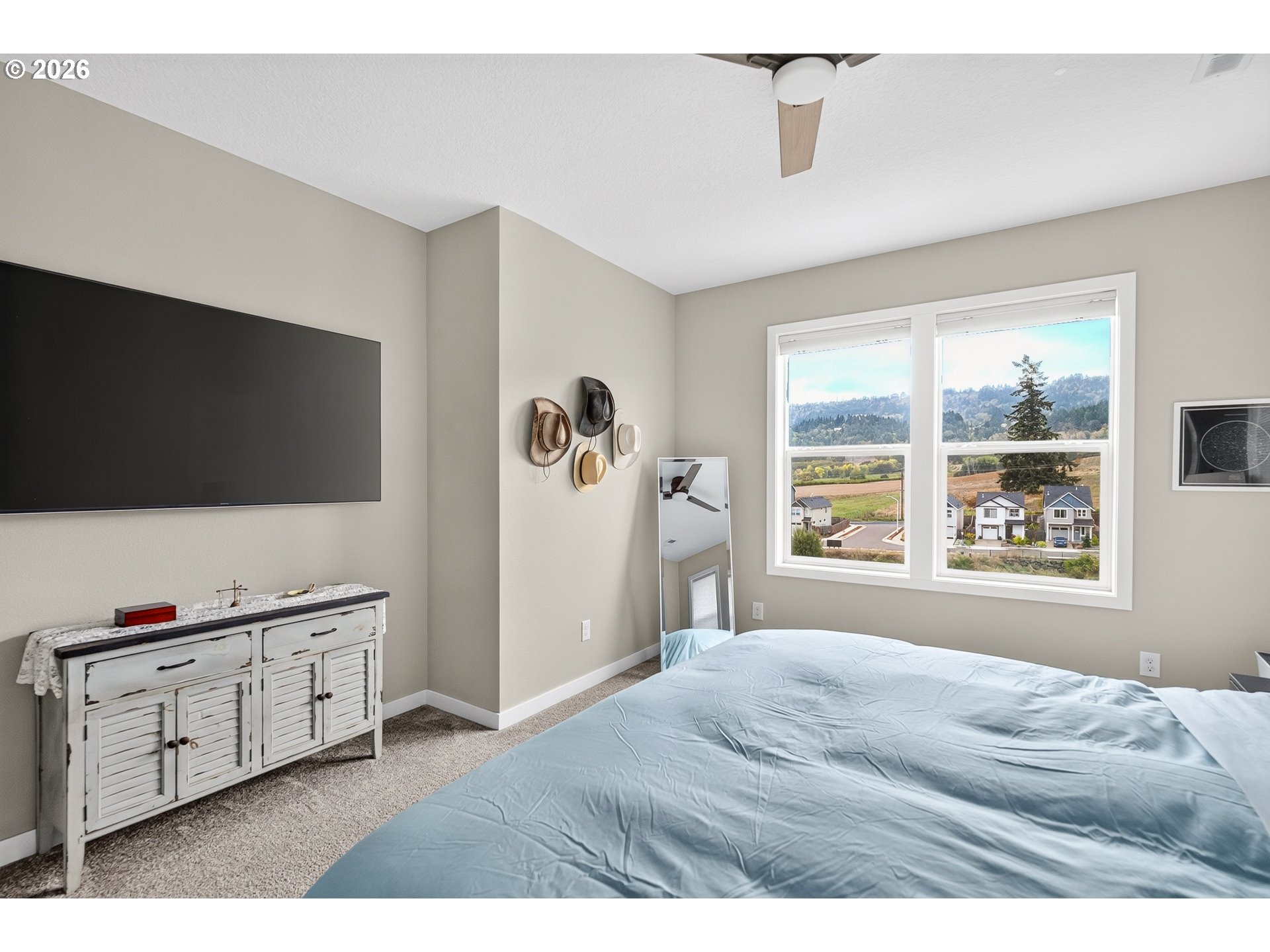128 E TAYLOR DR