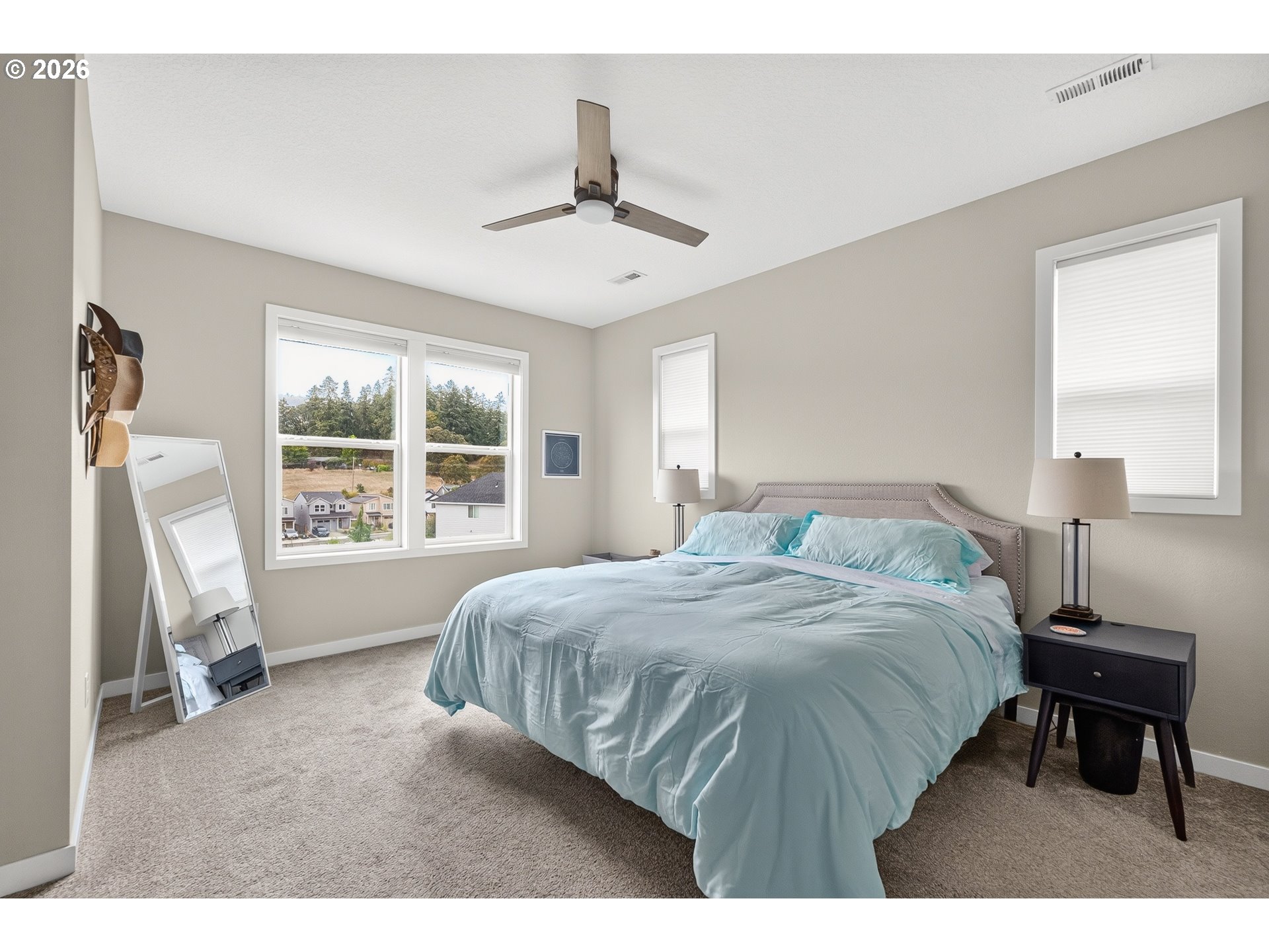 128 E TAYLOR DR