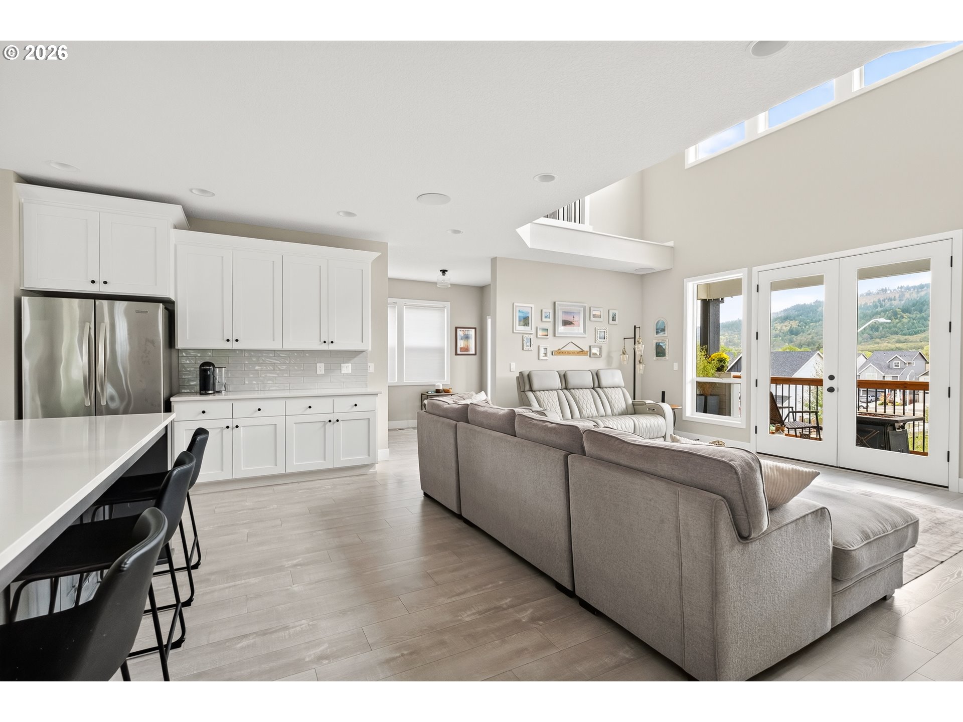 128 E TAYLOR DR