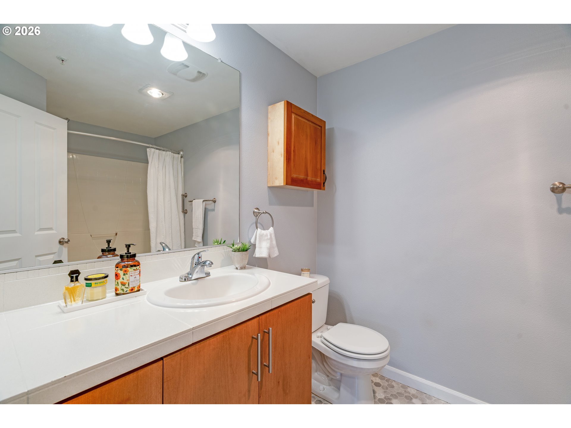 10834 NE HOLLY ST 204