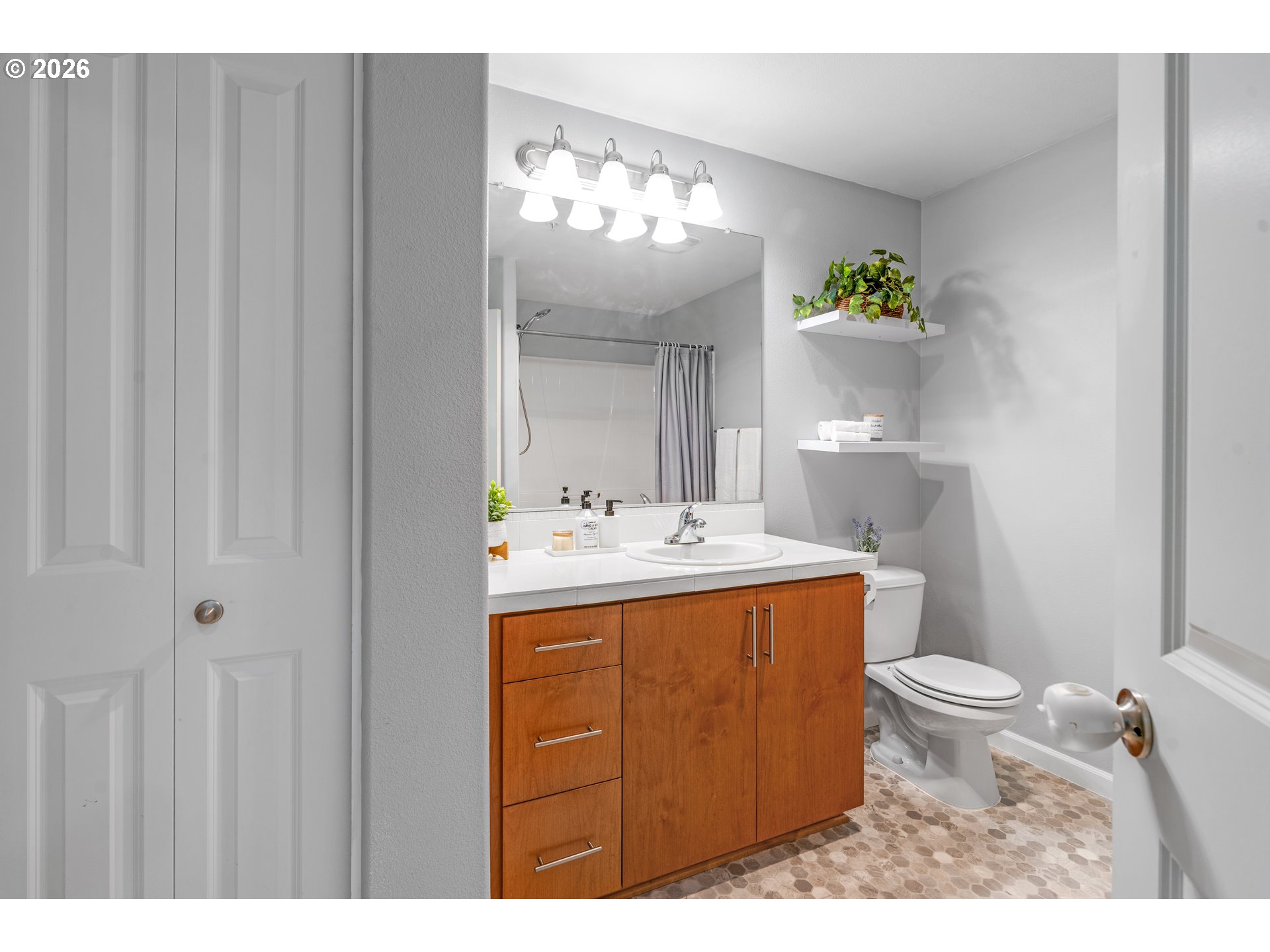 10834 NE HOLLY ST 204