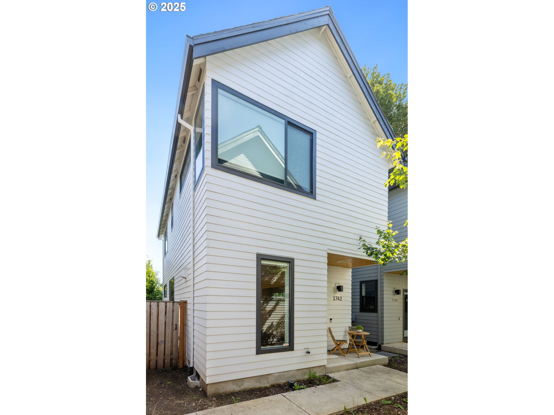 1742 SE UMATILLA ST