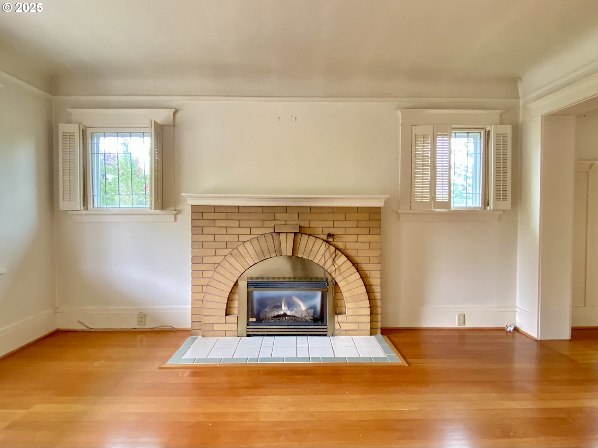 563 NIAGARA AVE