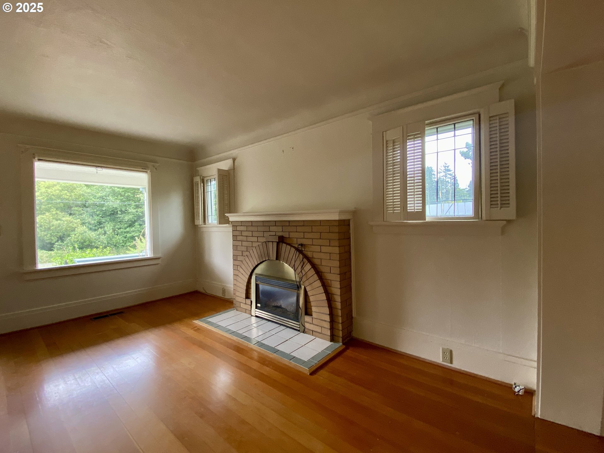563 NIAGARA AVE