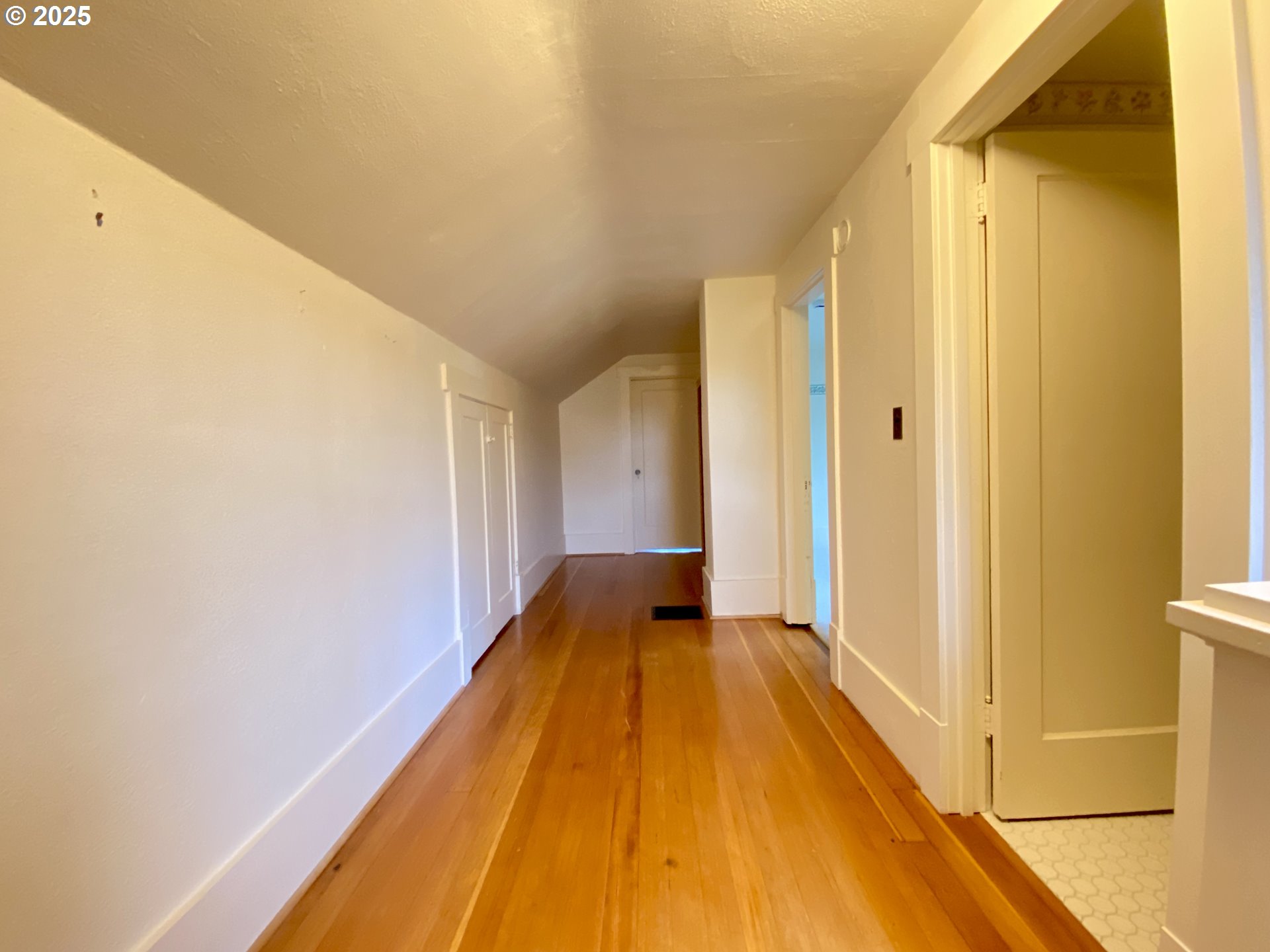 563 NIAGARA AVE