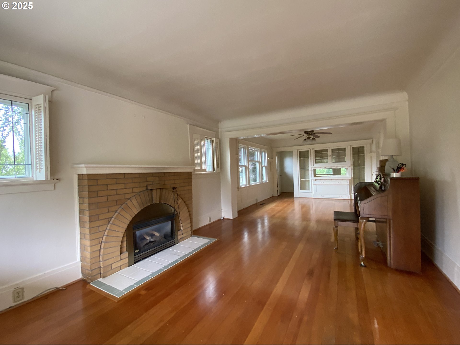 563 NIAGARA AVE