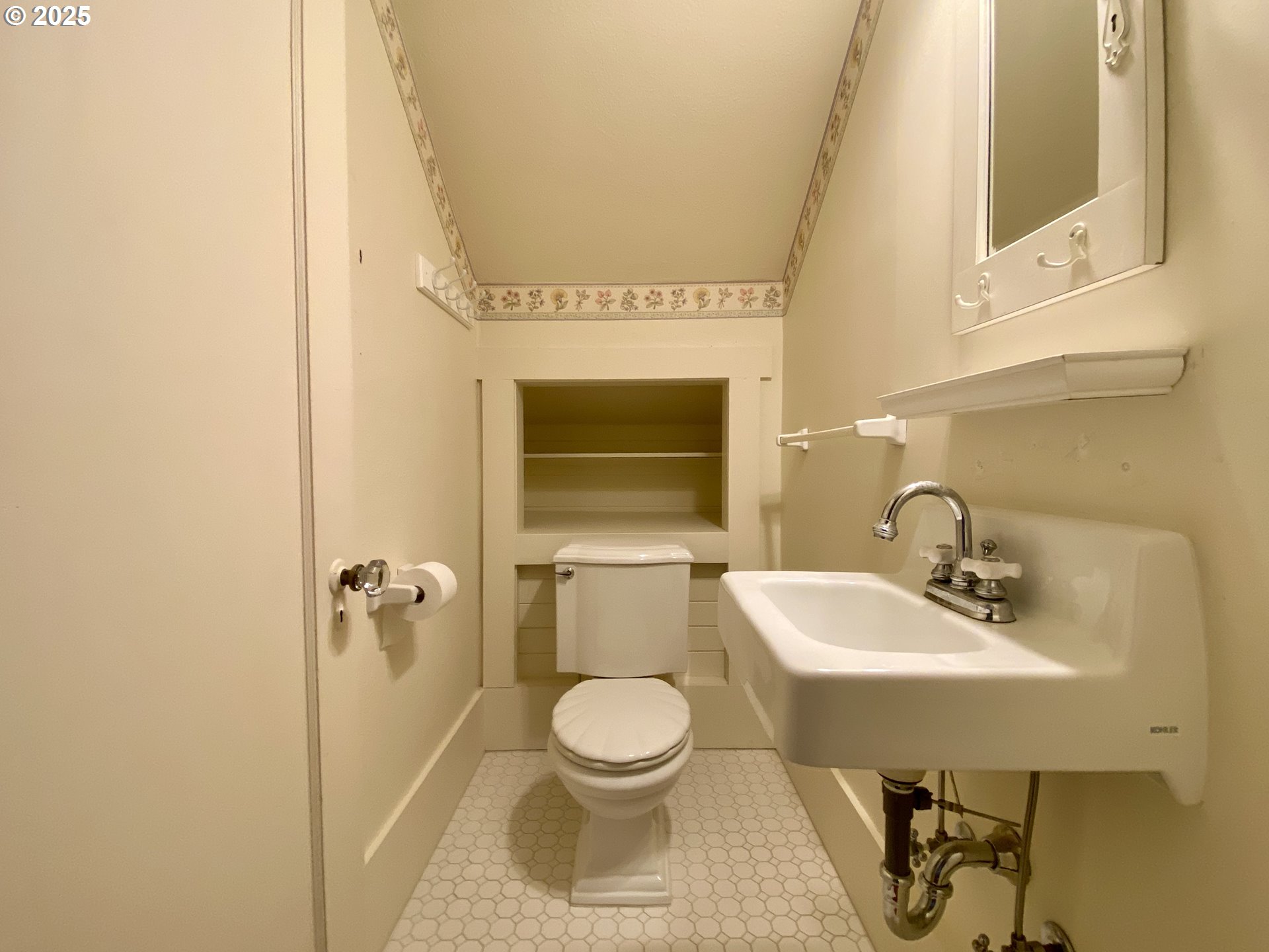 563 NIAGARA AVE