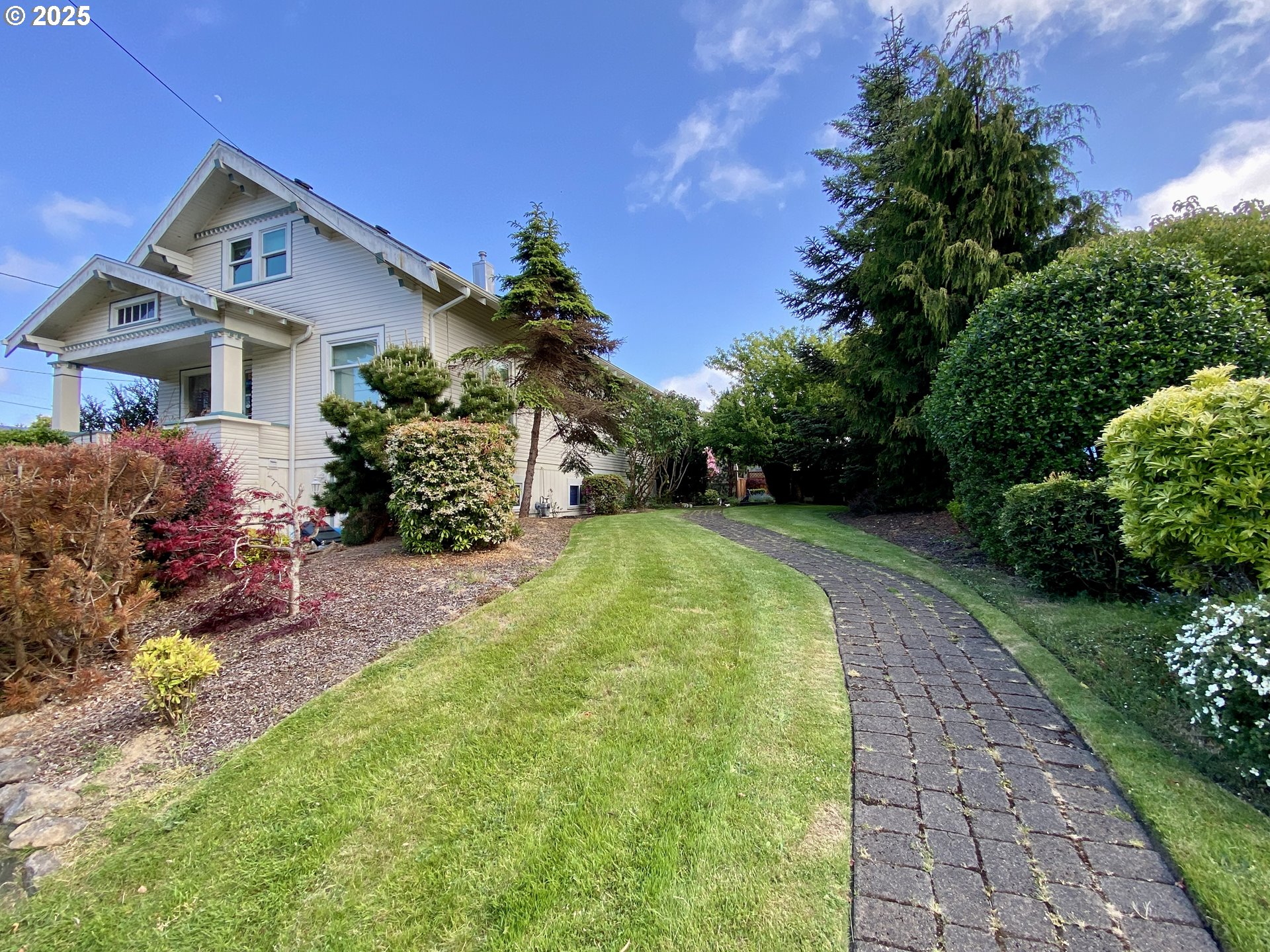 563 NIAGARA AVE