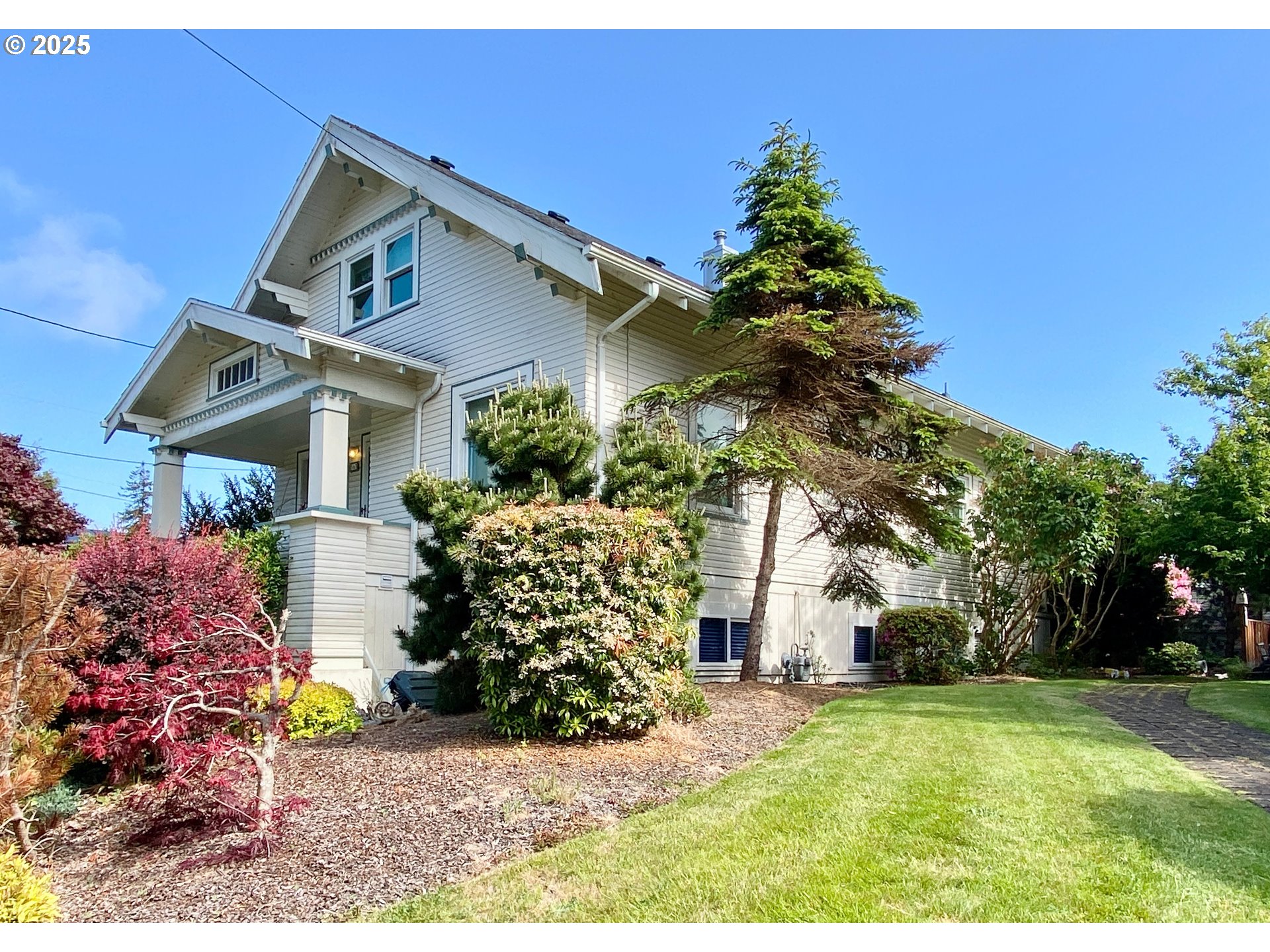 563 NIAGARA AVE