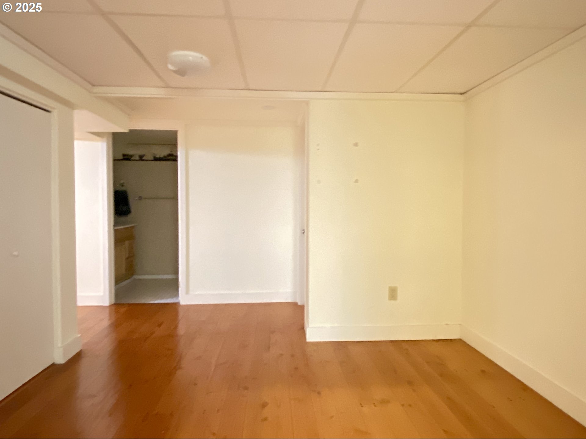 563 NIAGARA AVE