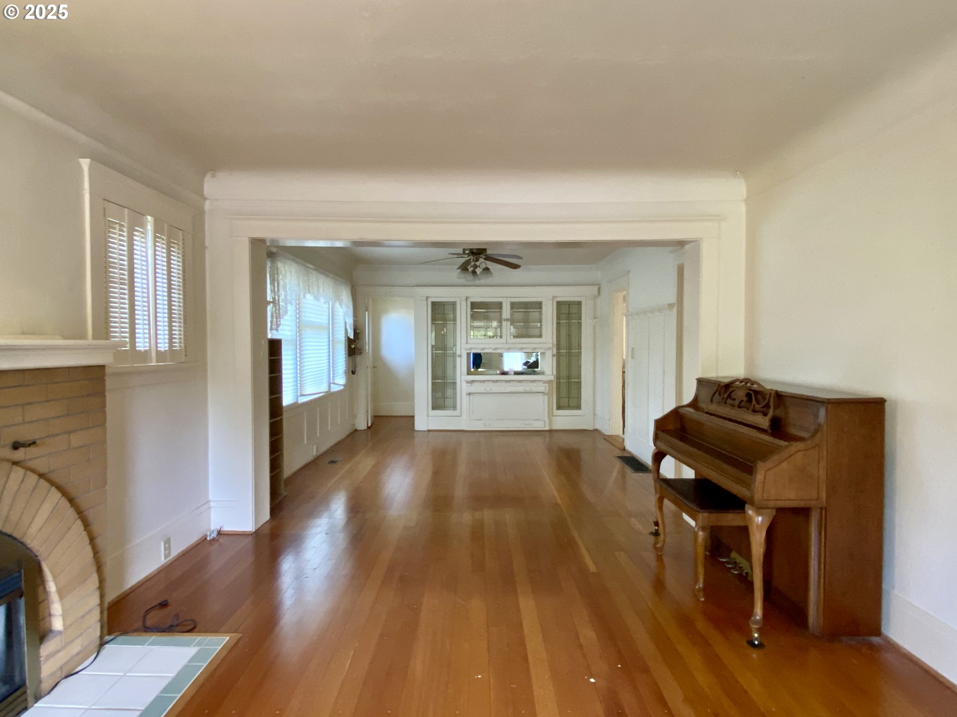 563 NIAGARA AVE