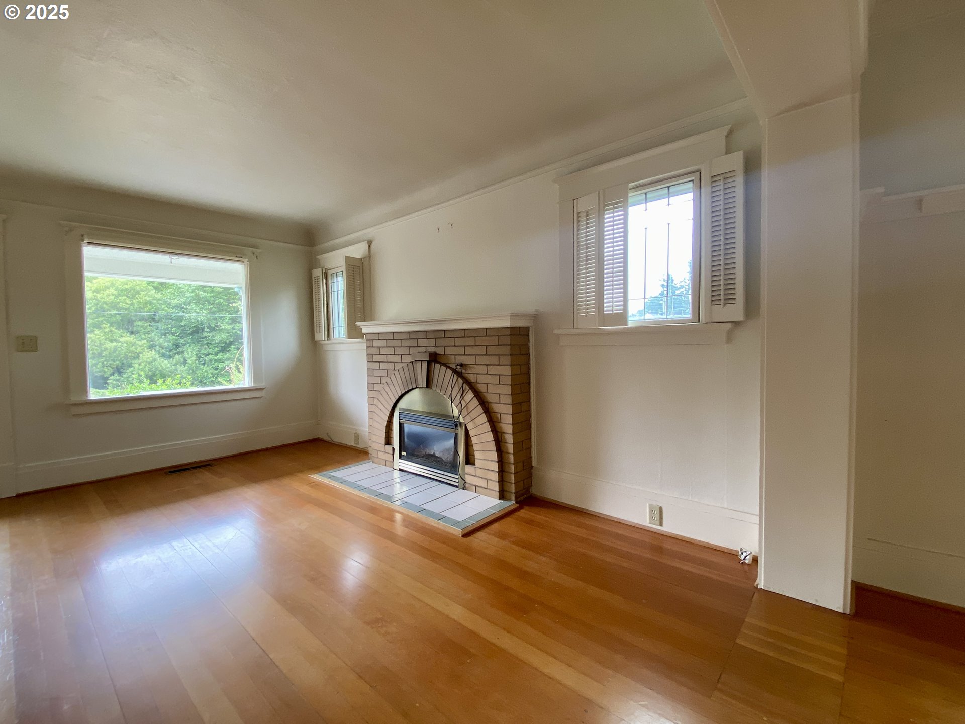 563 NIAGARA AVE