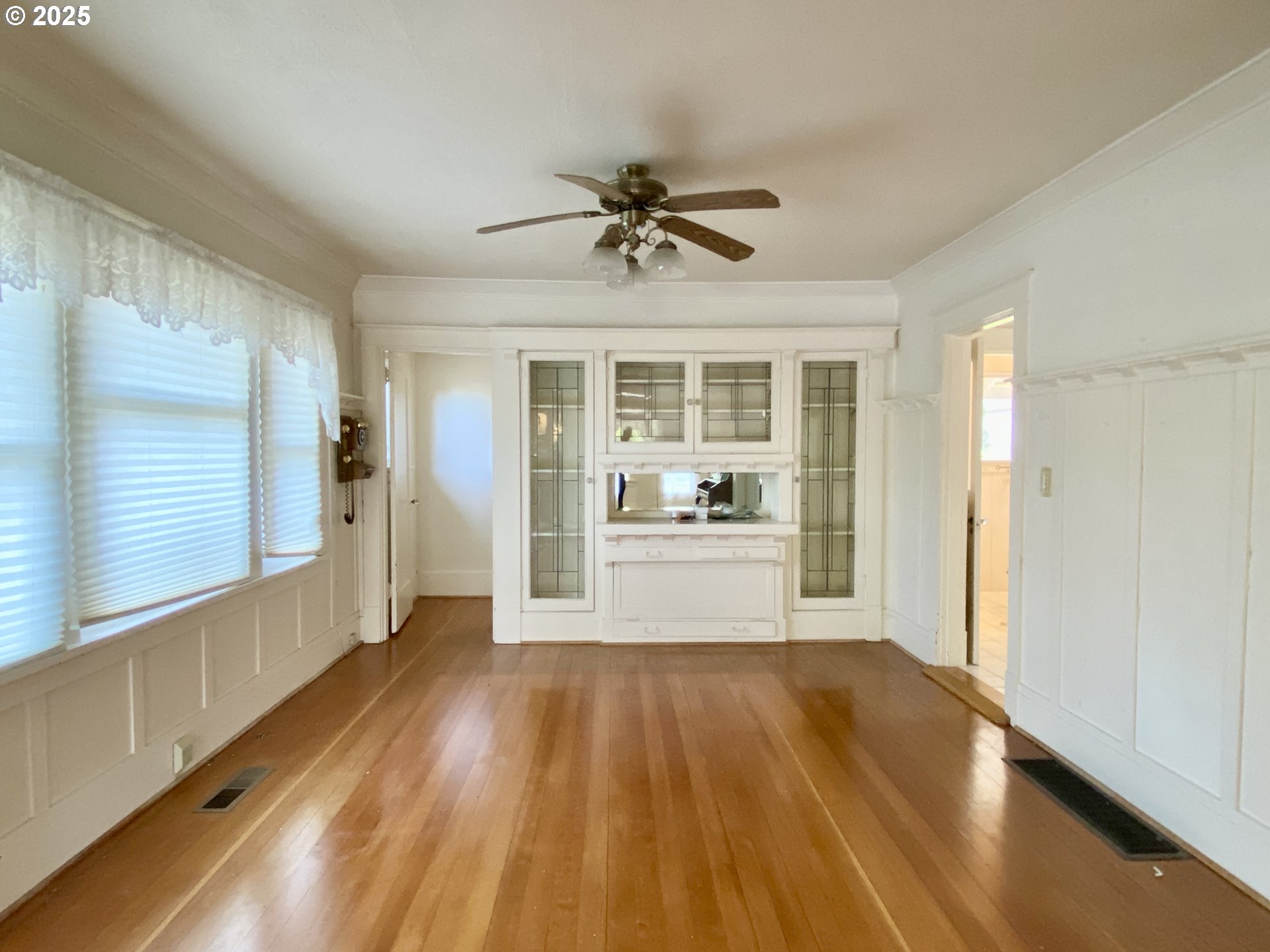 563 NIAGARA AVE