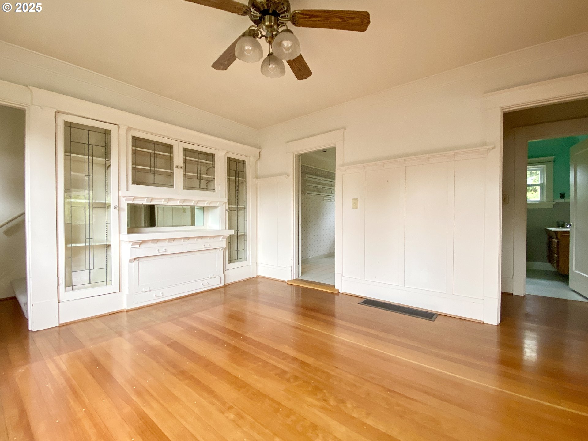 563 NIAGARA AVE