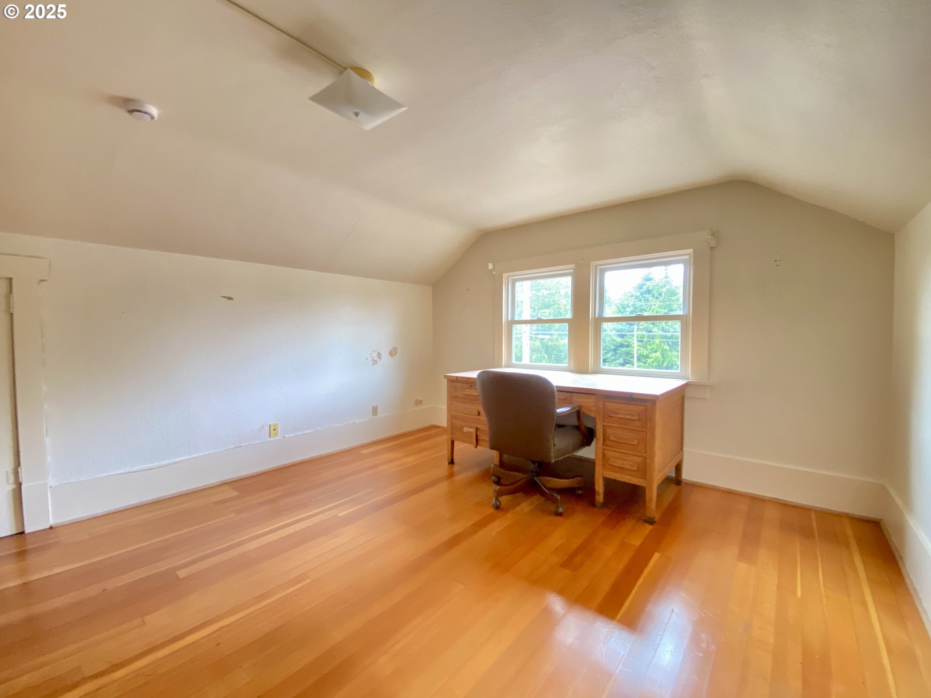 563 NIAGARA AVE