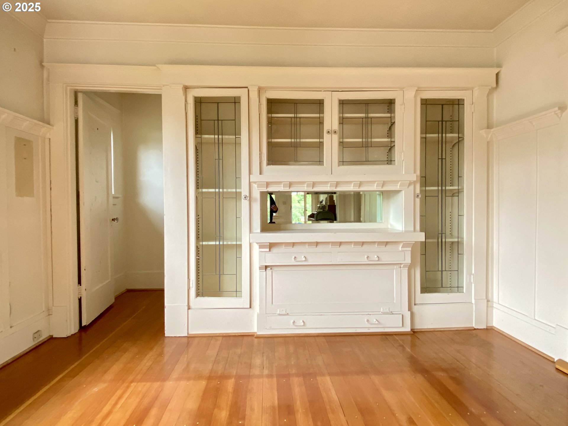 563 NIAGARA AVE