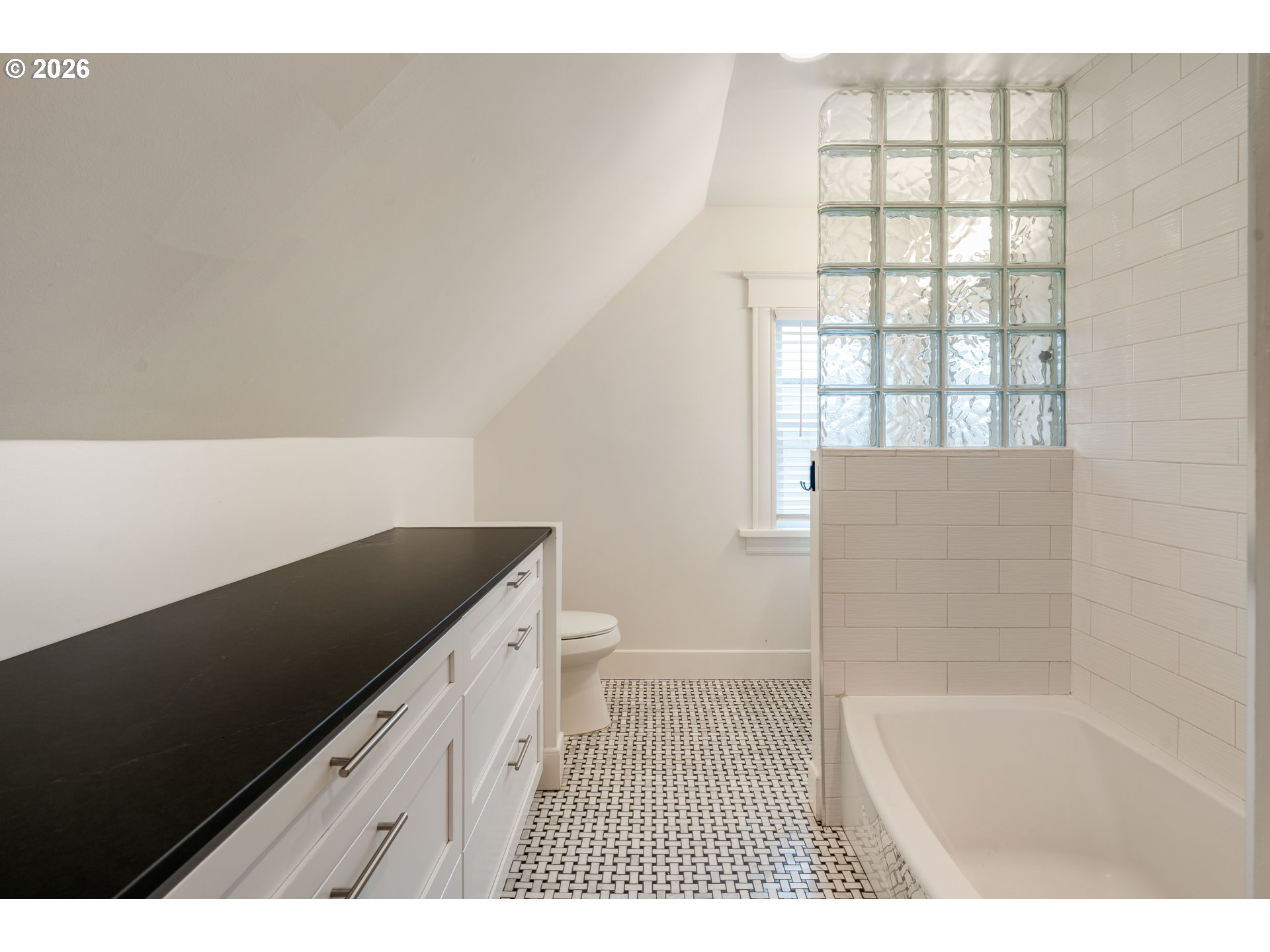 536 NE SAN RAFAEL ST