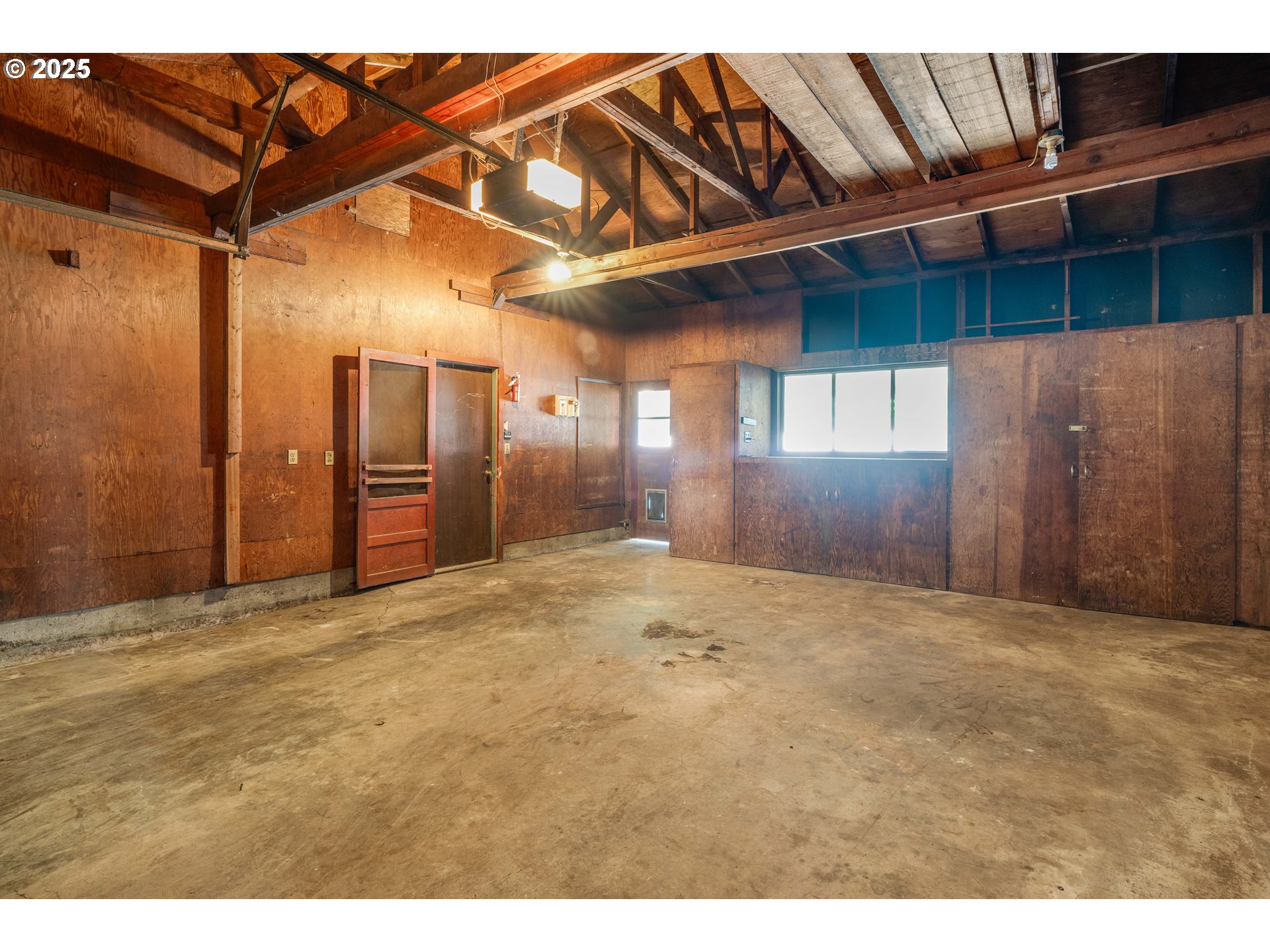 1230 WINDSOR DR