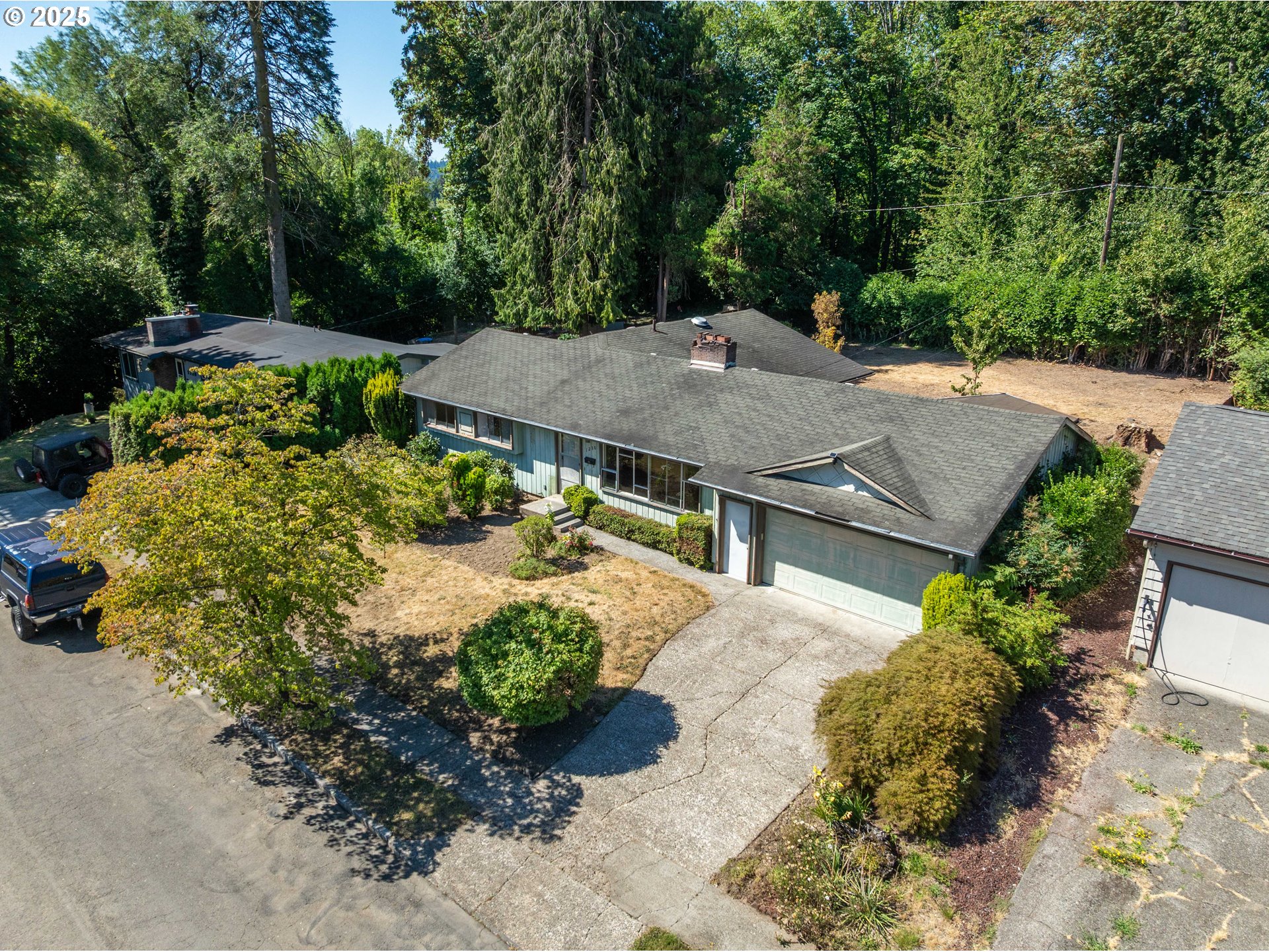1230 WINDSOR DR