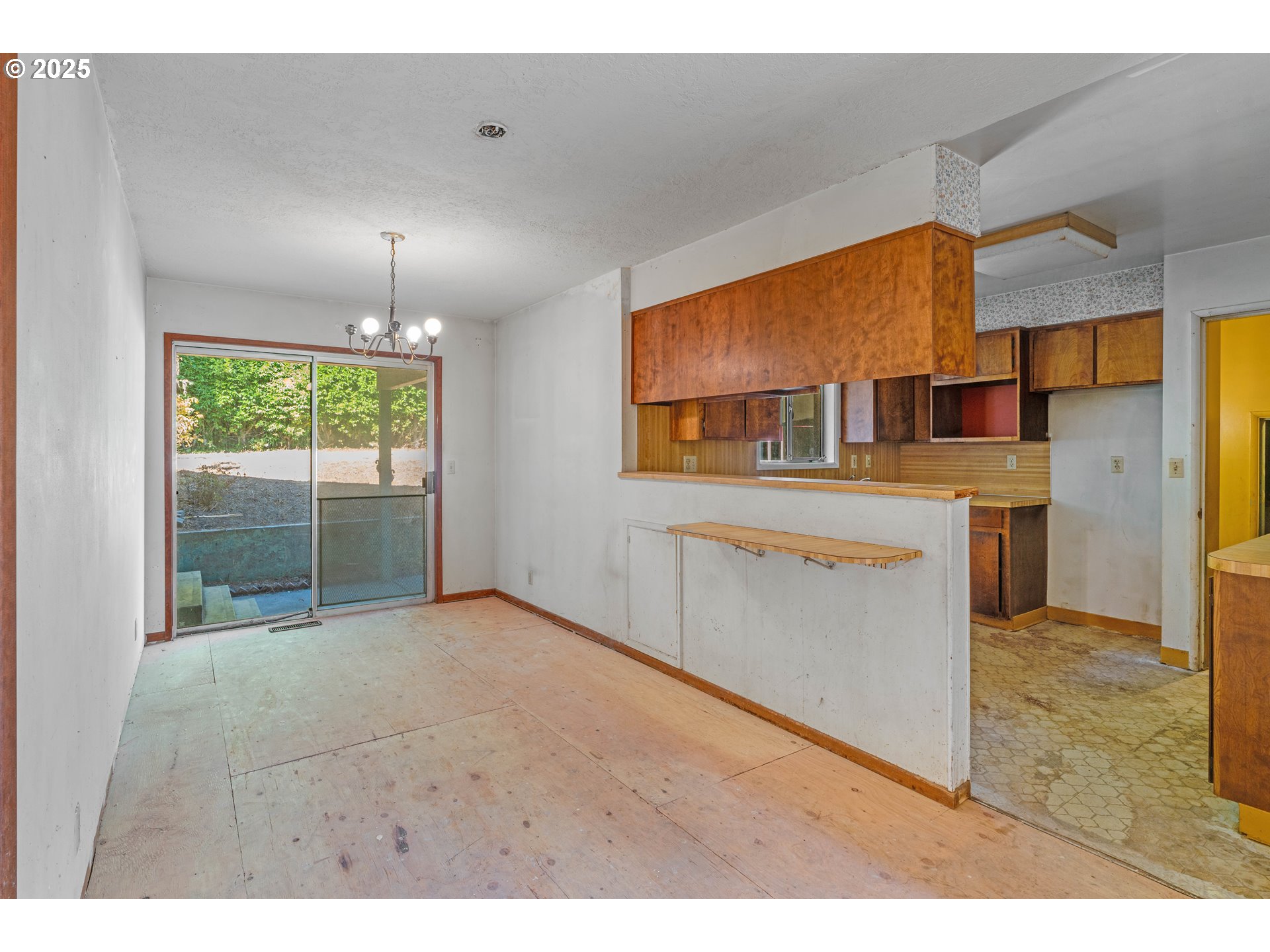 1230 WINDSOR DR