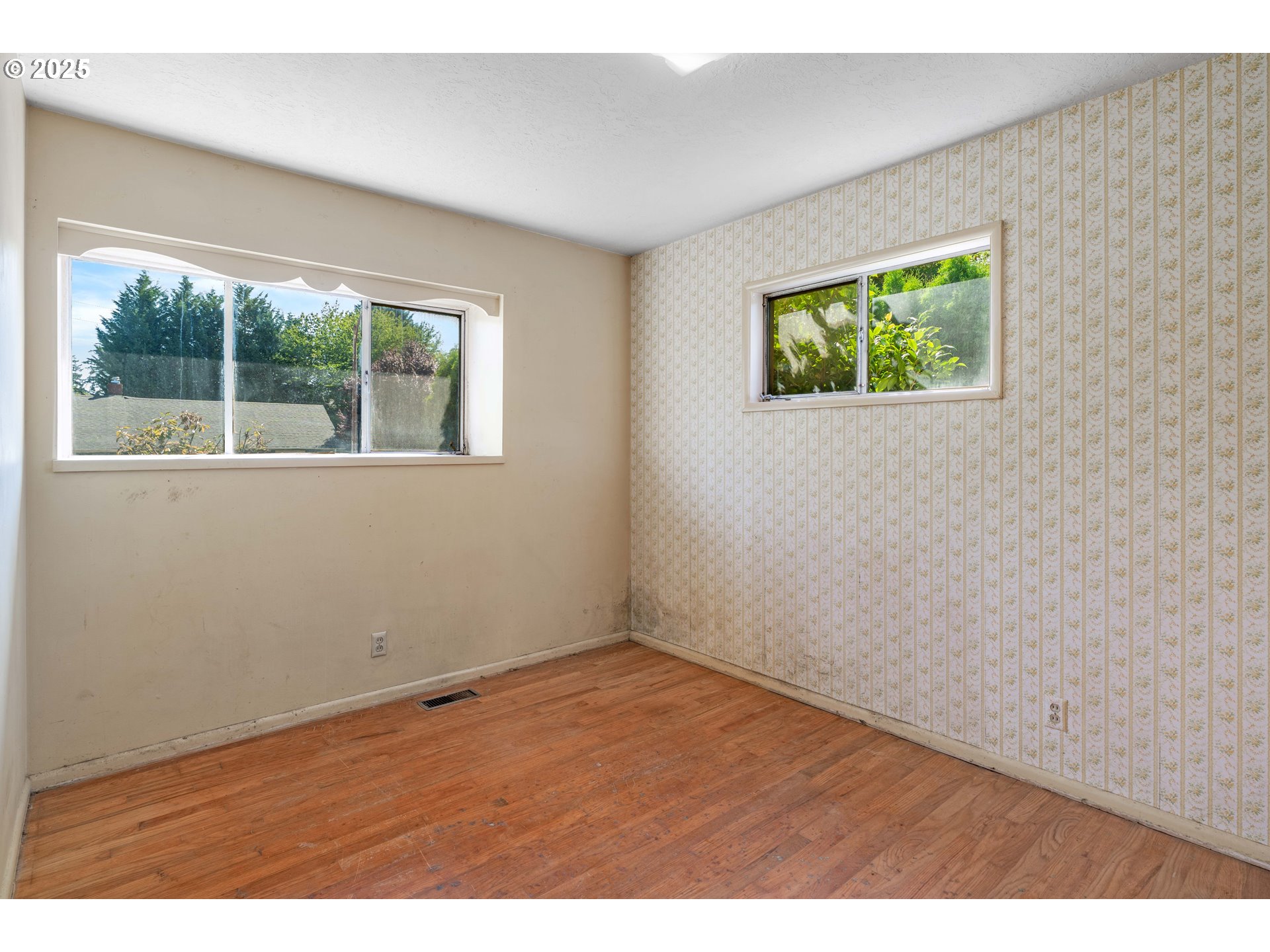 1230 WINDSOR DR