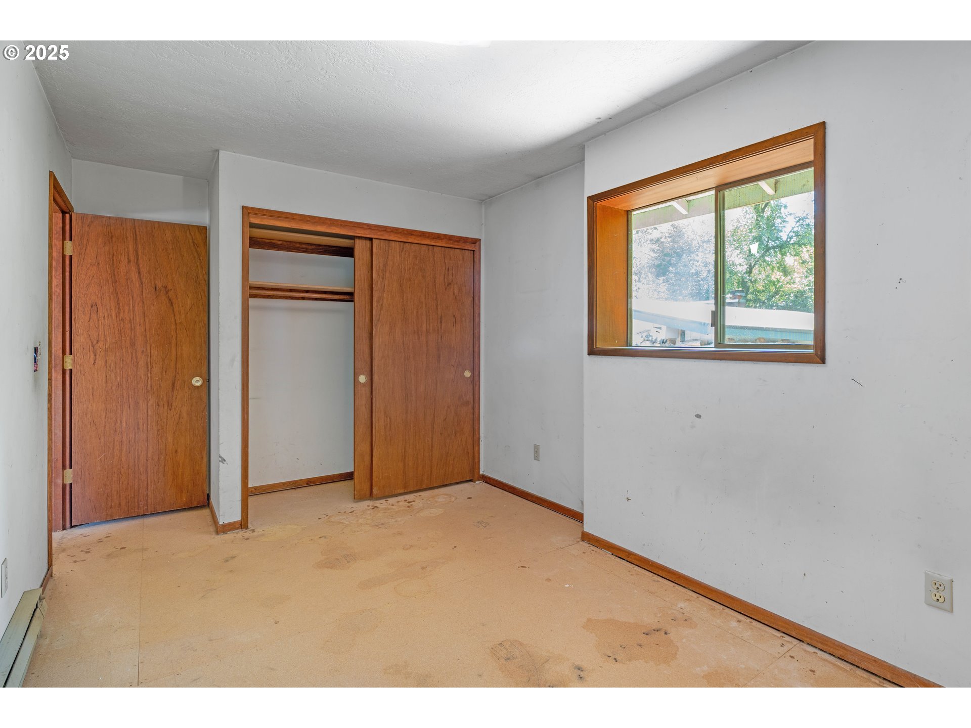 1230 WINDSOR DR