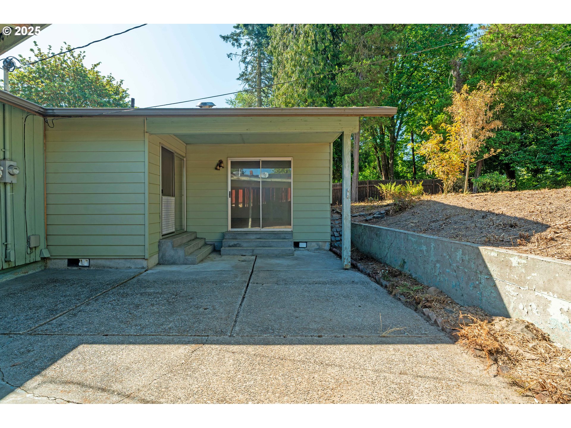 1230 WINDSOR DR
