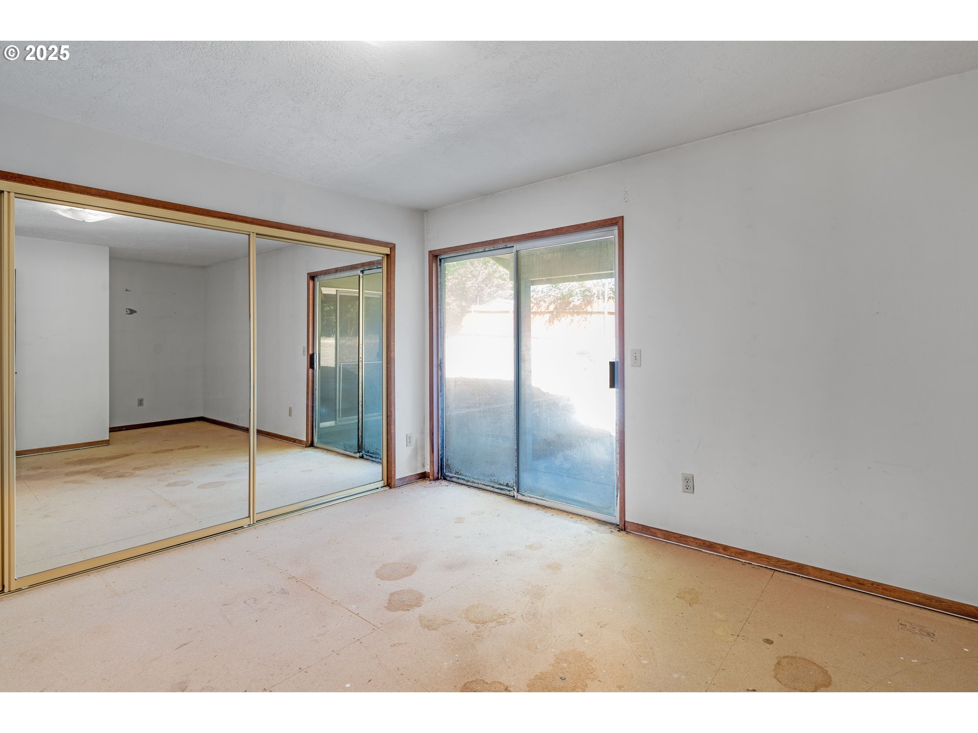 1230 WINDSOR DR