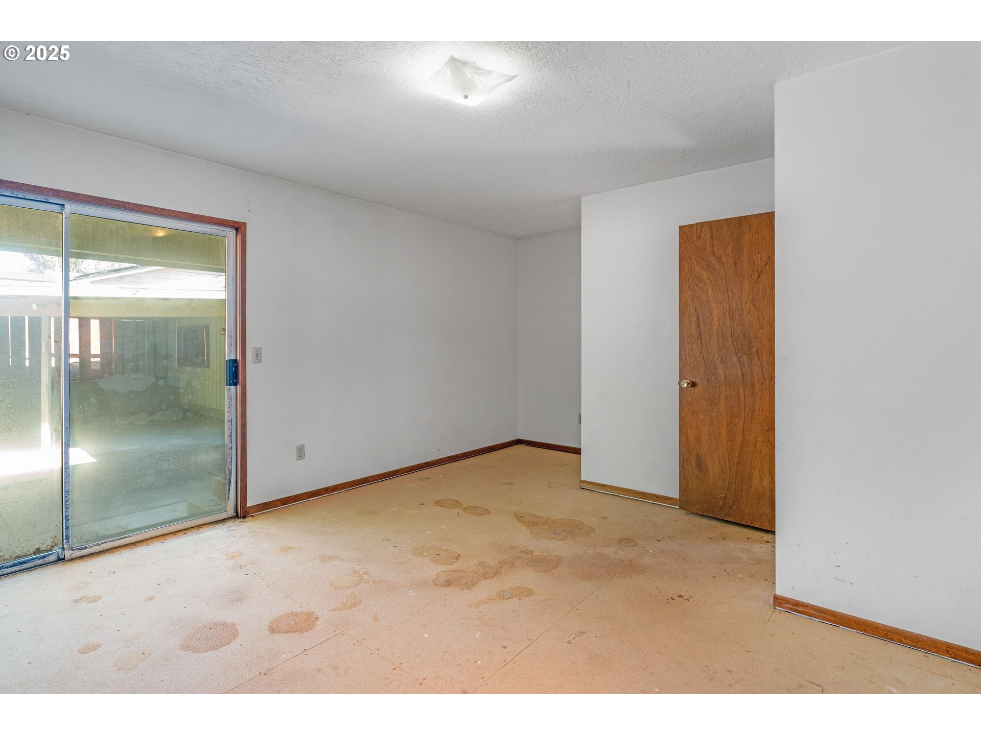 1230 WINDSOR DR