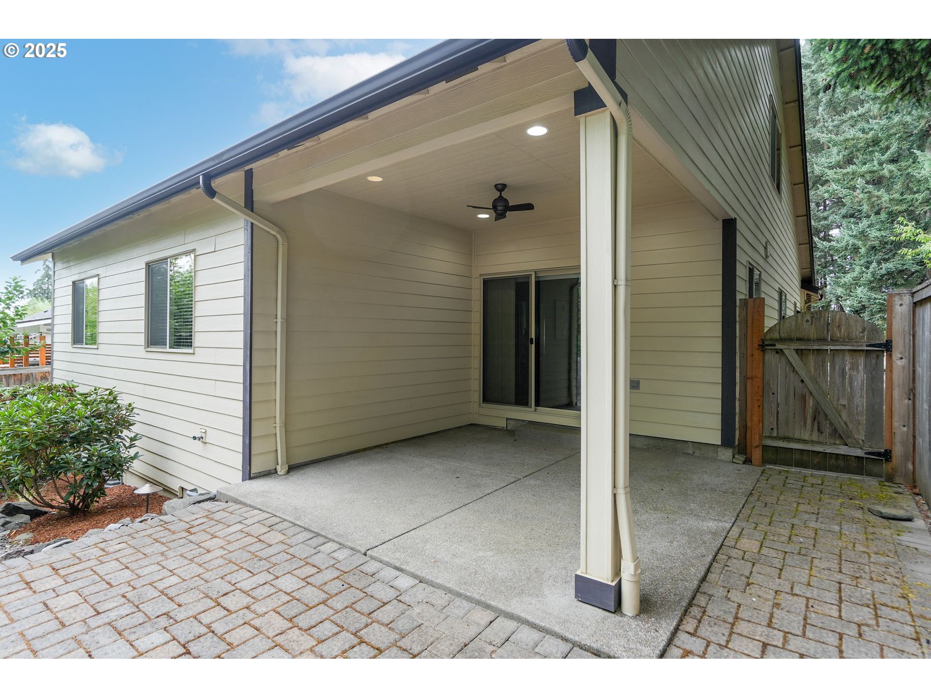 2011 SW KENDRA ST