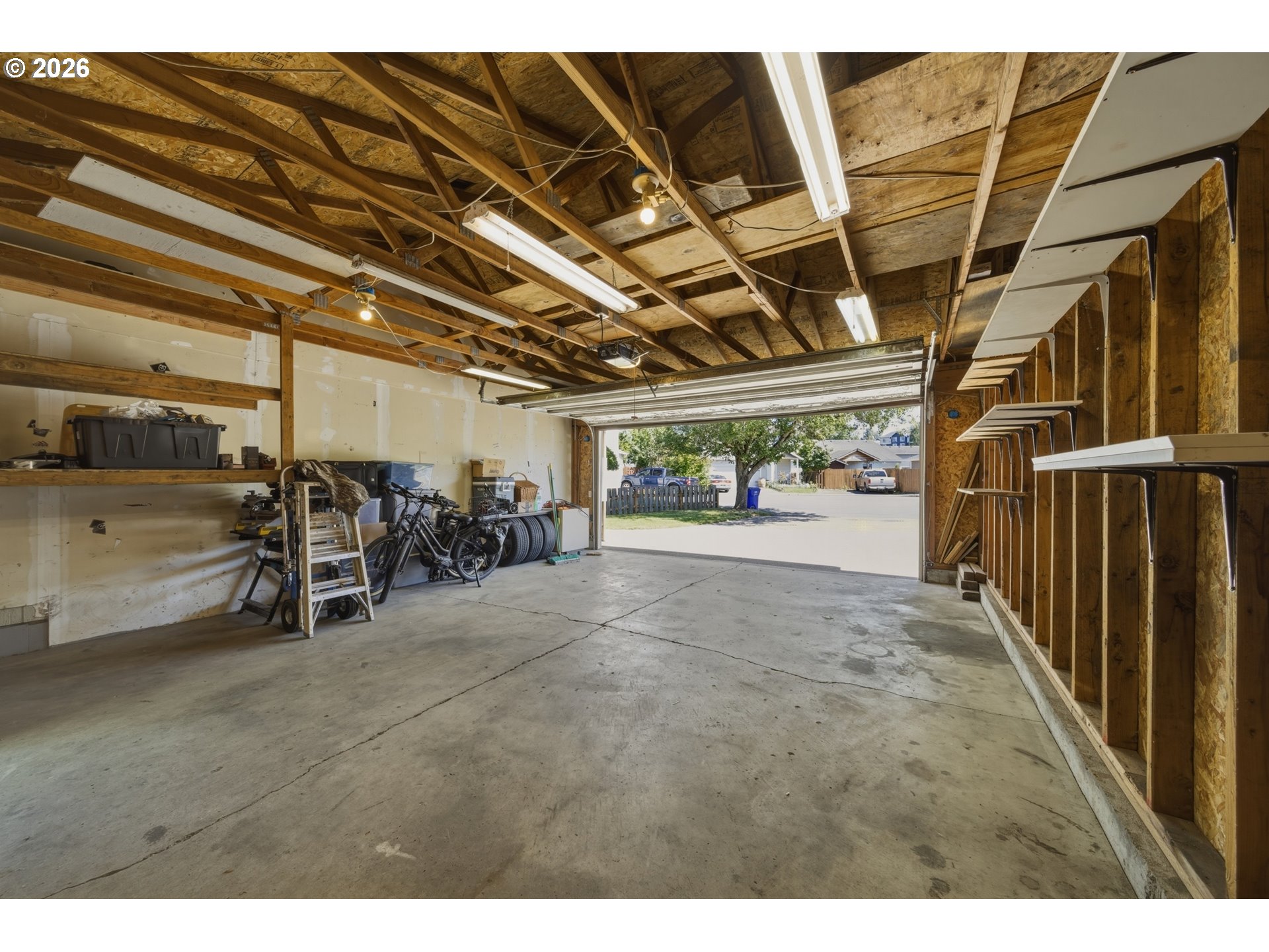 3065 NE EGRET CT