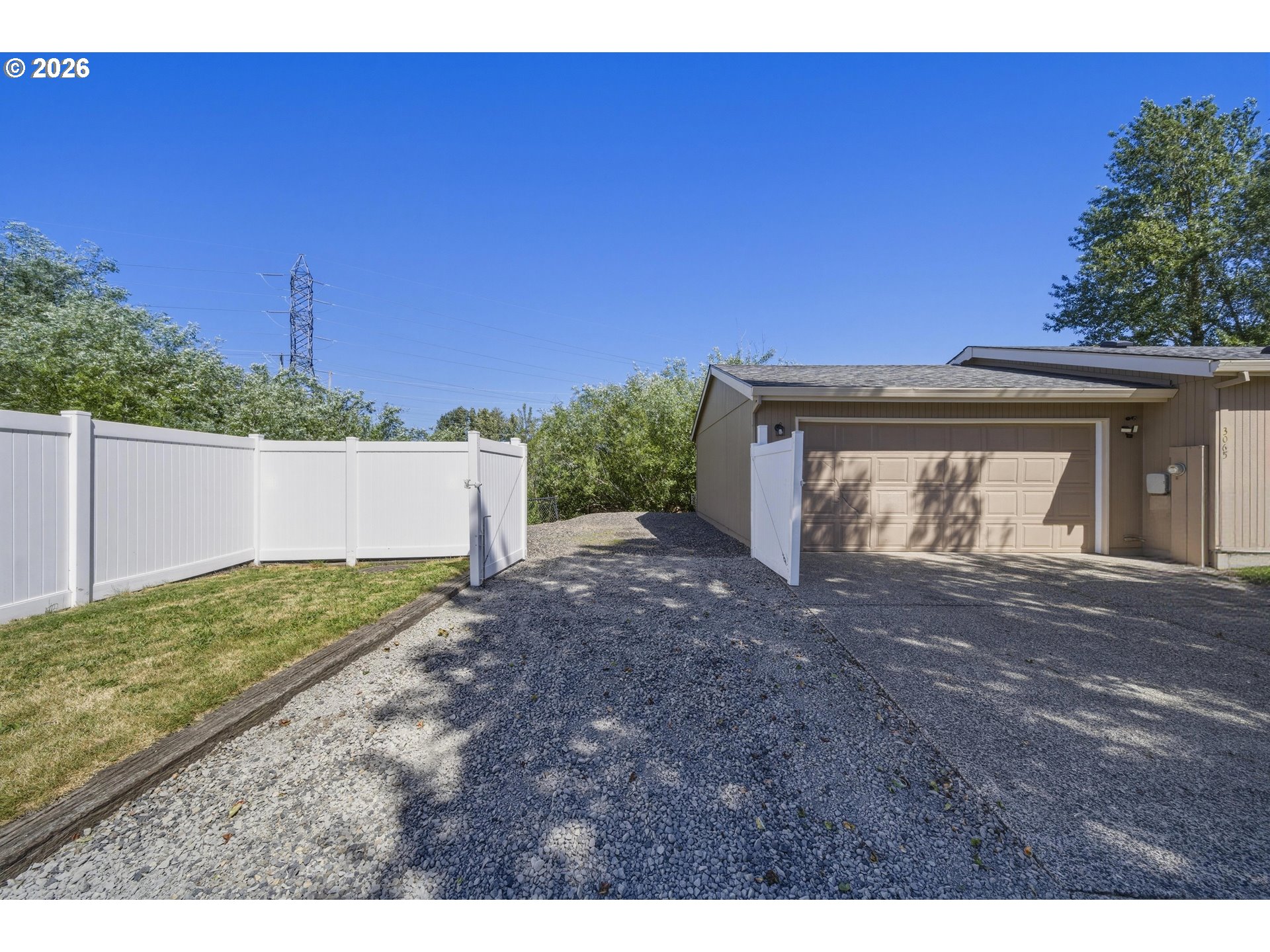 3065 NE EGRET CT