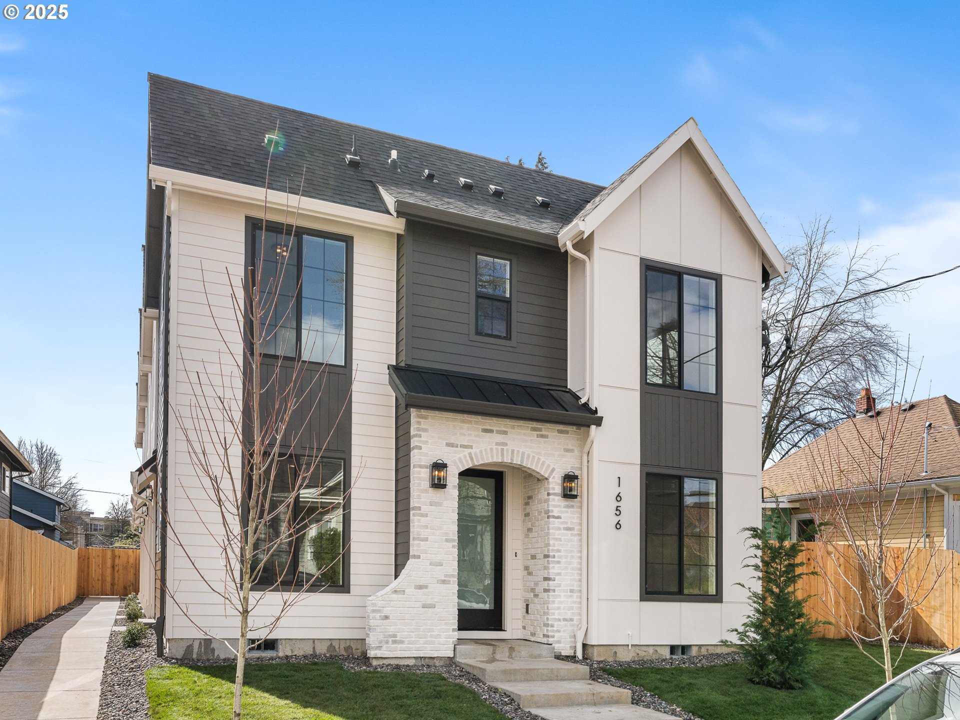 1656 SE Umatilla ST 1