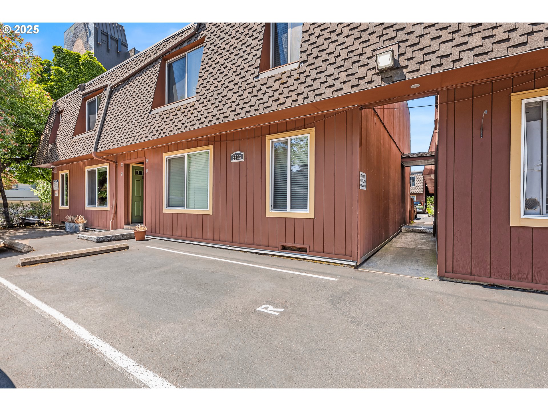 8833 N SYRACUSE ST 19