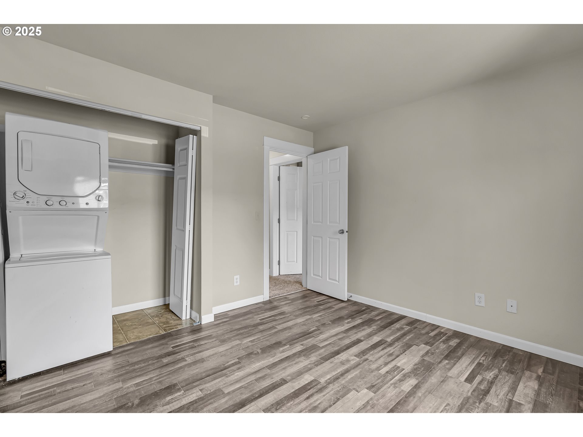 8833 N SYRACUSE ST 19