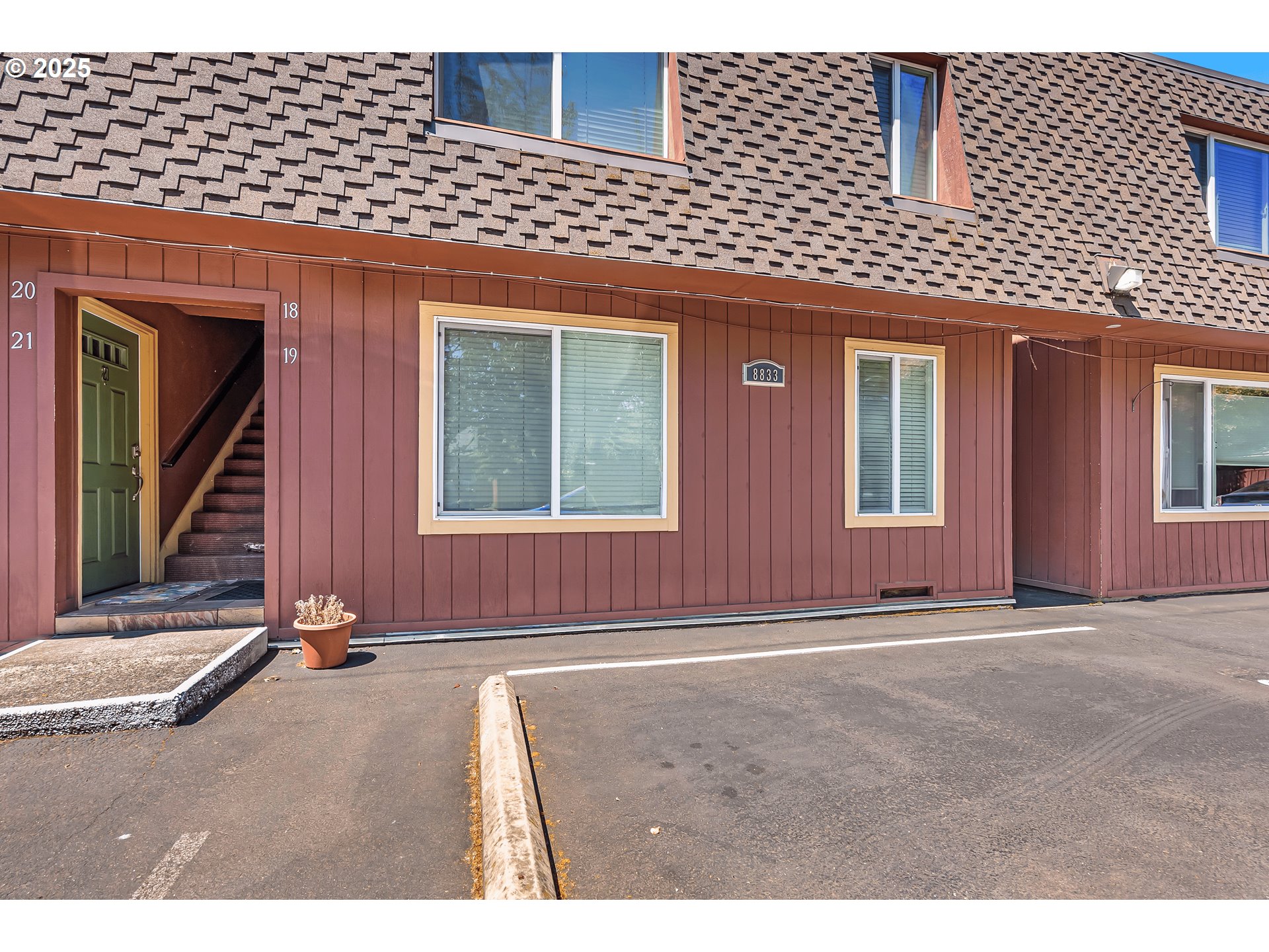 8833 N SYRACUSE ST 19